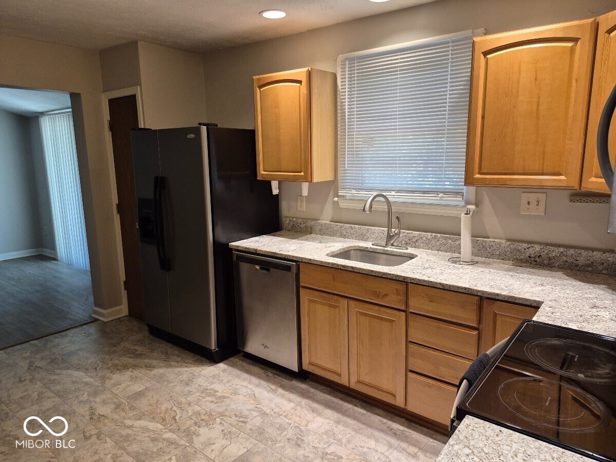 4210 Oil Creek Drive, Indianapolis, IN, 46268 photo 5 of 23