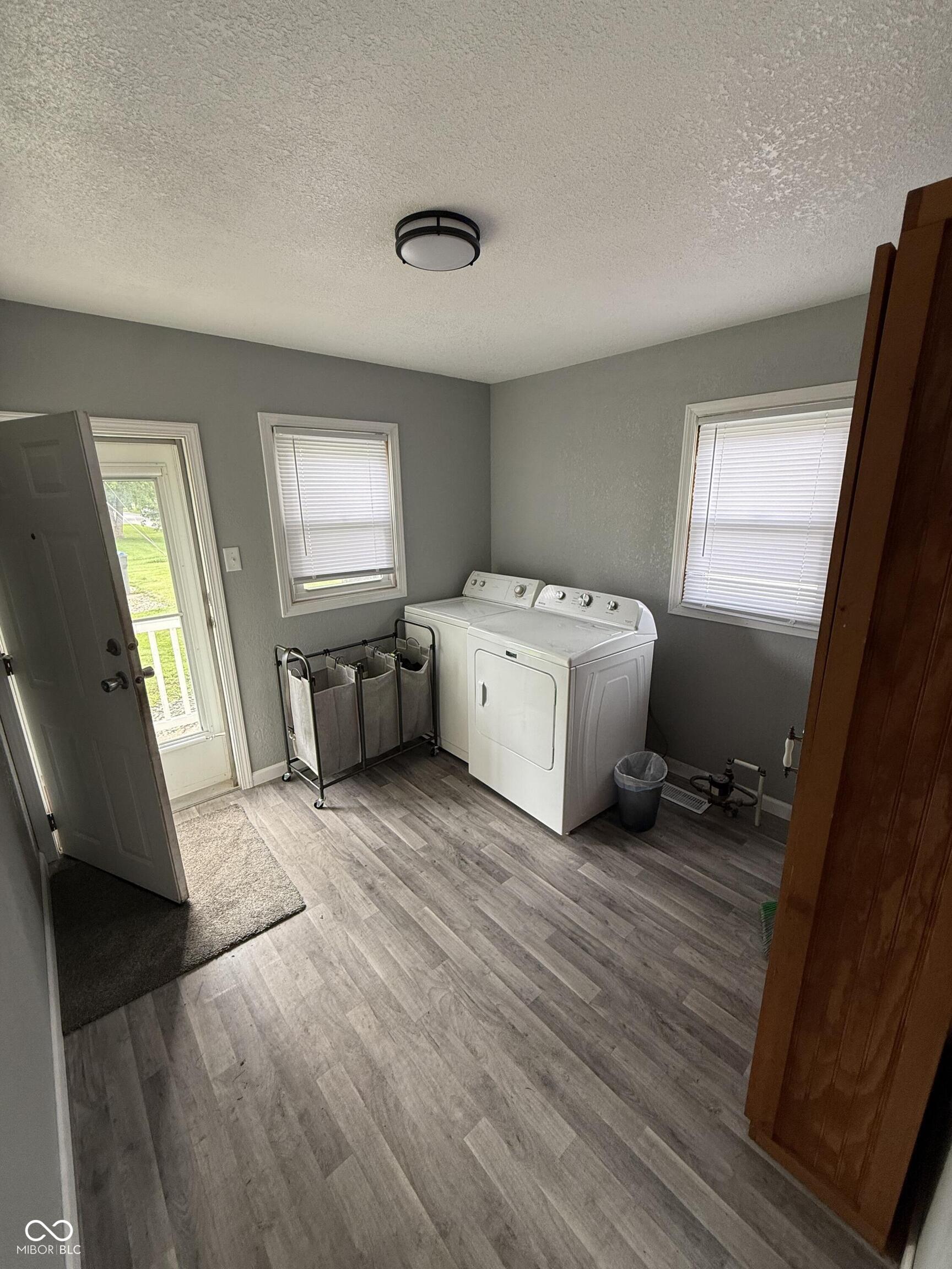 711 S Madison Street, Nappanee, IN, 46550 photo 5 of 24