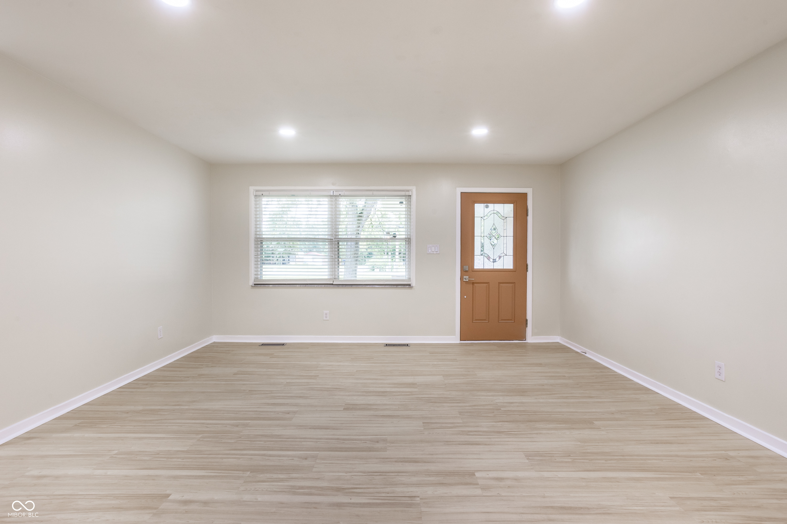 9634 E 10th Street, Indianapolis, IN, 46229 photo 5 of 30