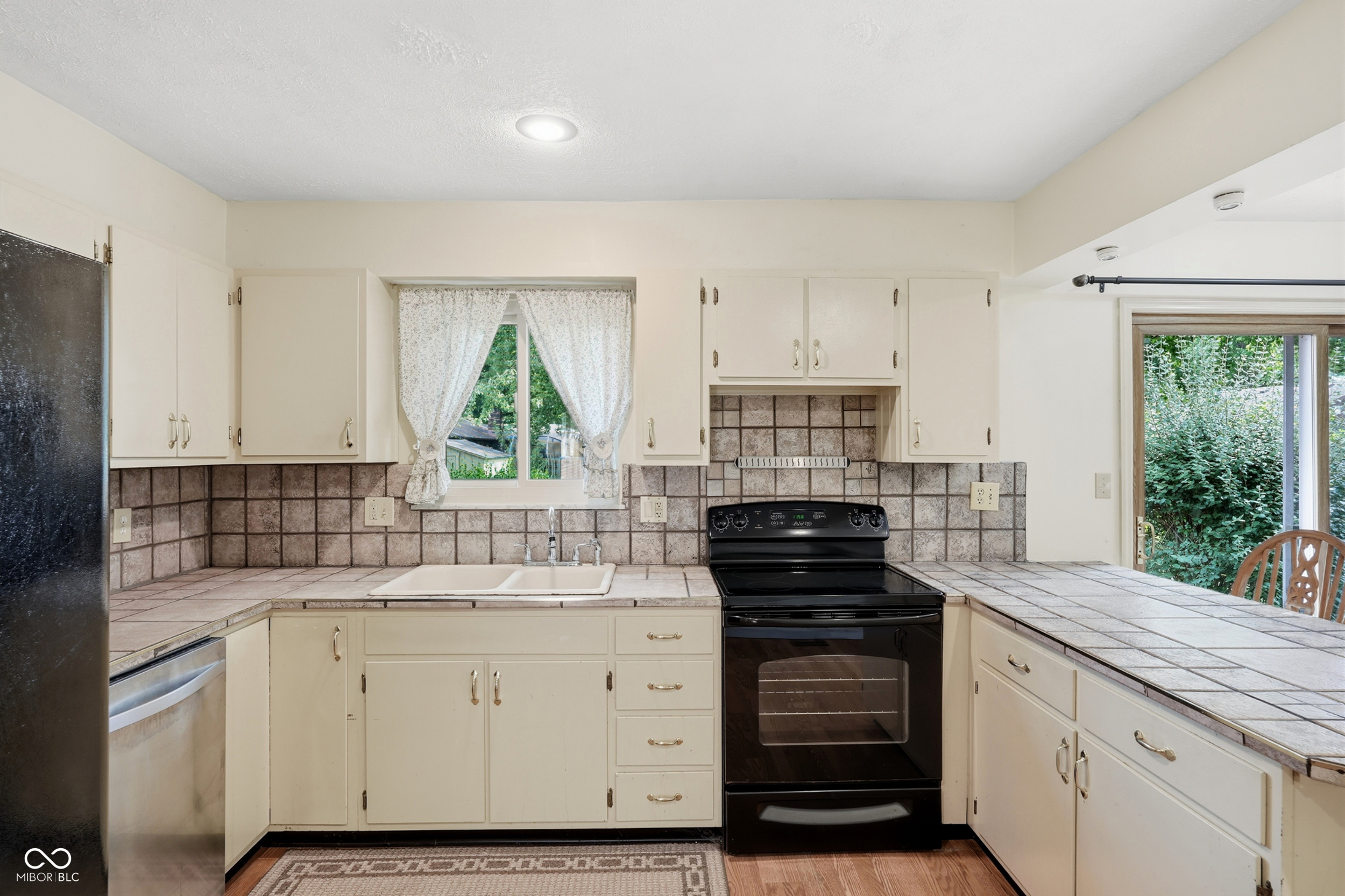 7927 Hoop Road, Indianapolis, IN, 46217 photo 5 of 44