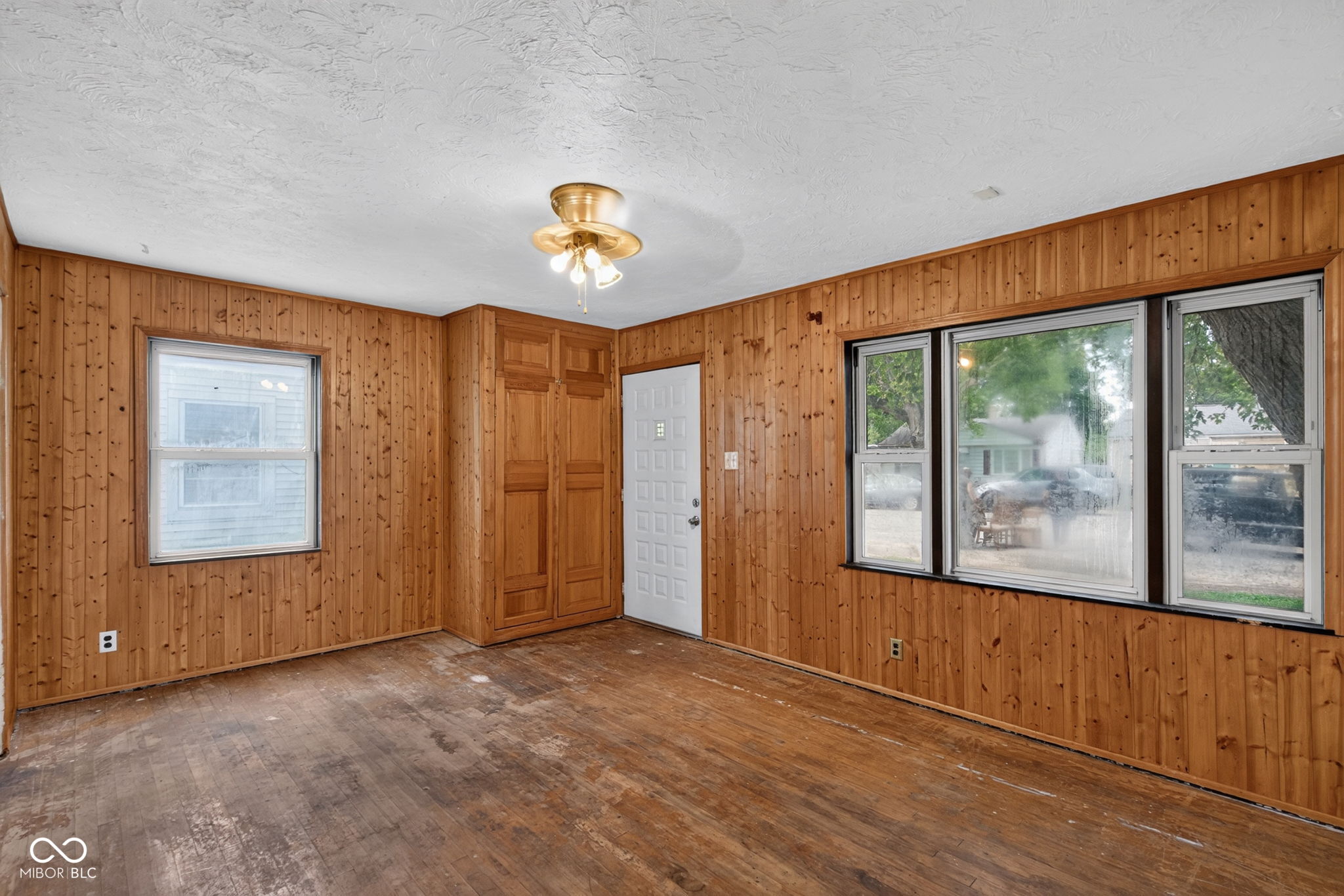 321 E 39th Street, Anderson, IN, 46013 photo 5 of 20