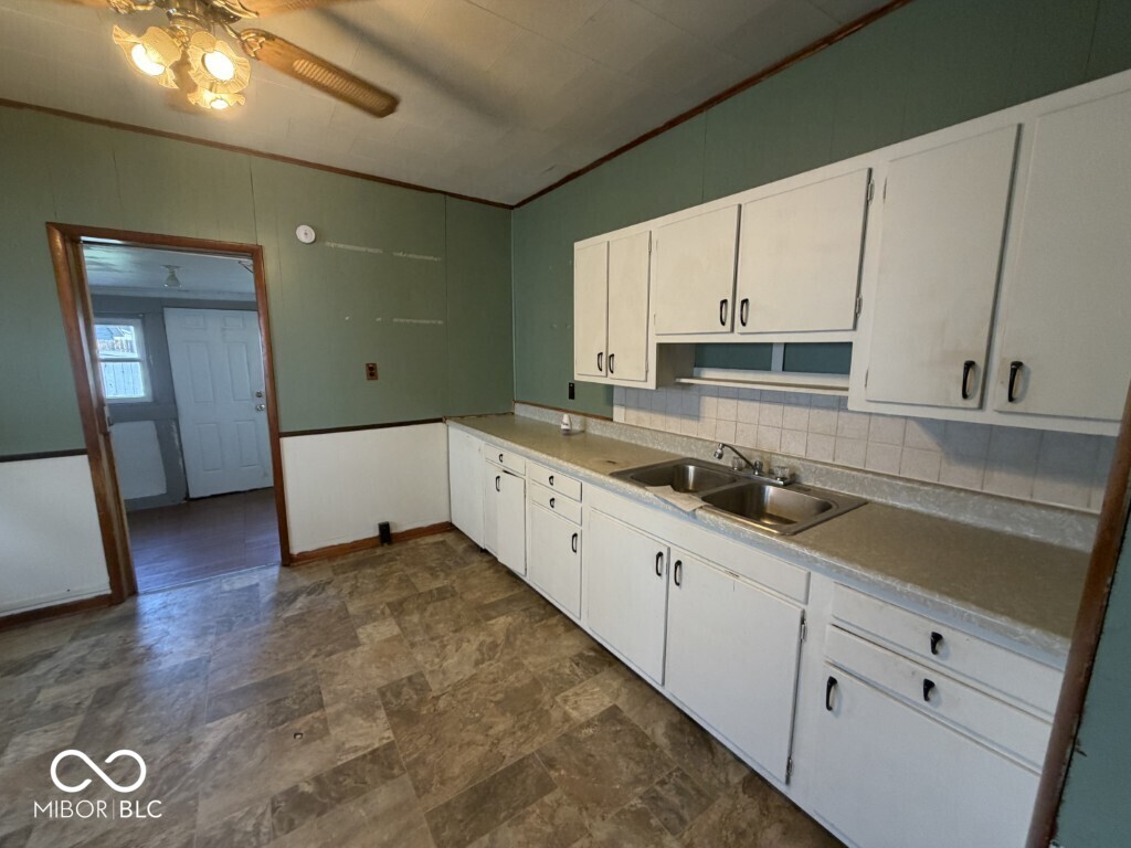 910 Elm Street, Shelbyville, IN, 46176 photo 5 of 12