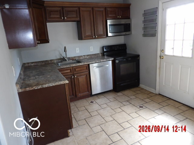 585 Northgate Drive, Greenwood, IN, 46143 photo 5 of 14