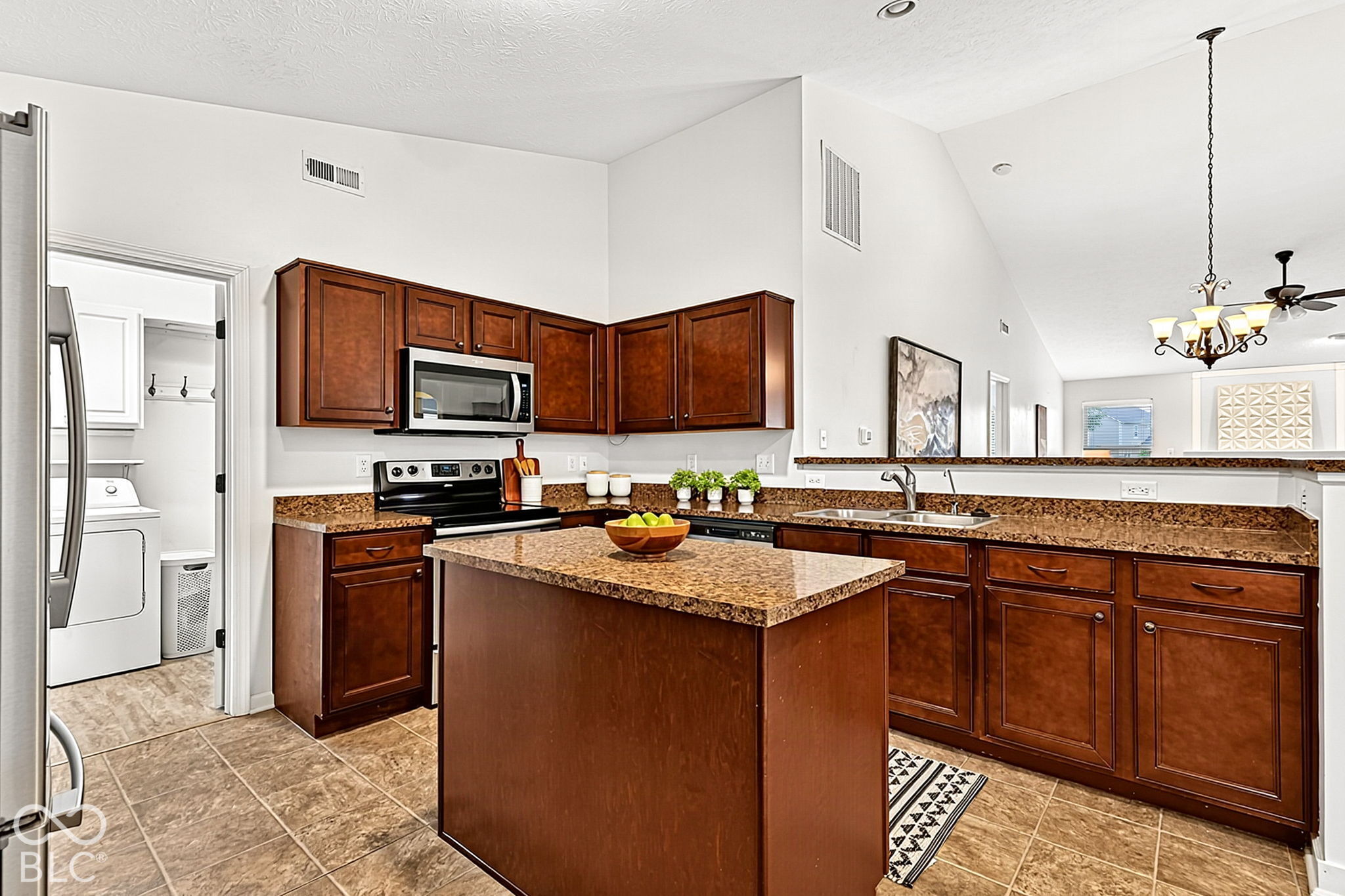 6656 W Deer Hill Drive, McCordsville, IN, 46055 photo 5 of 33