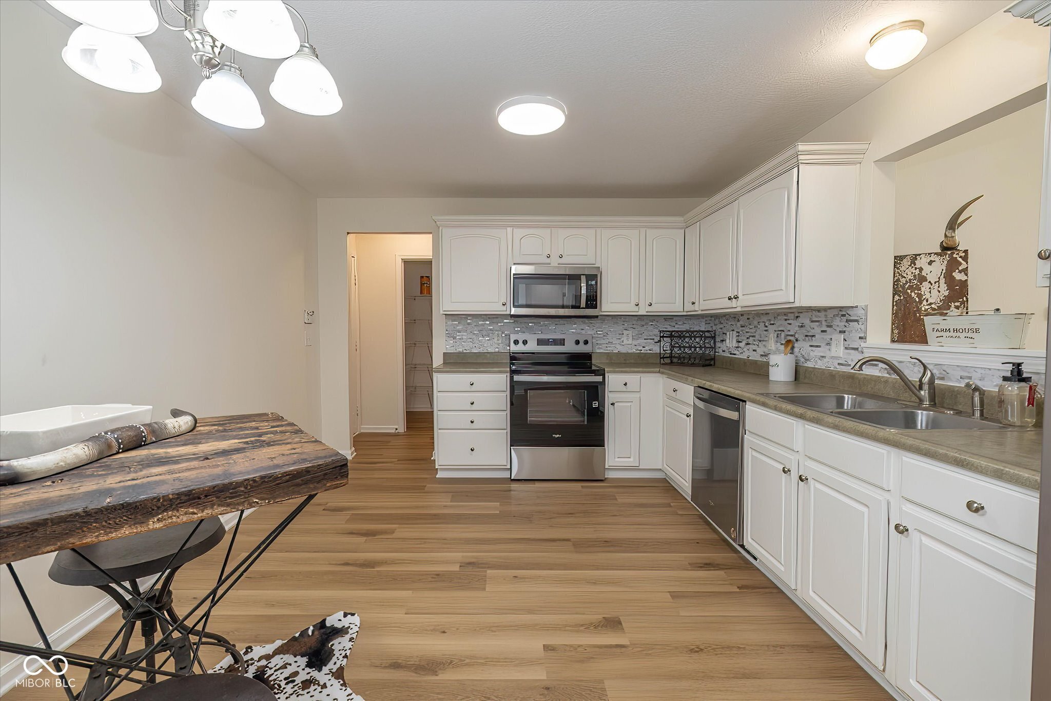 6129 Green Glade Drive, Whitestown, IN, 46075 photo 5 of 24