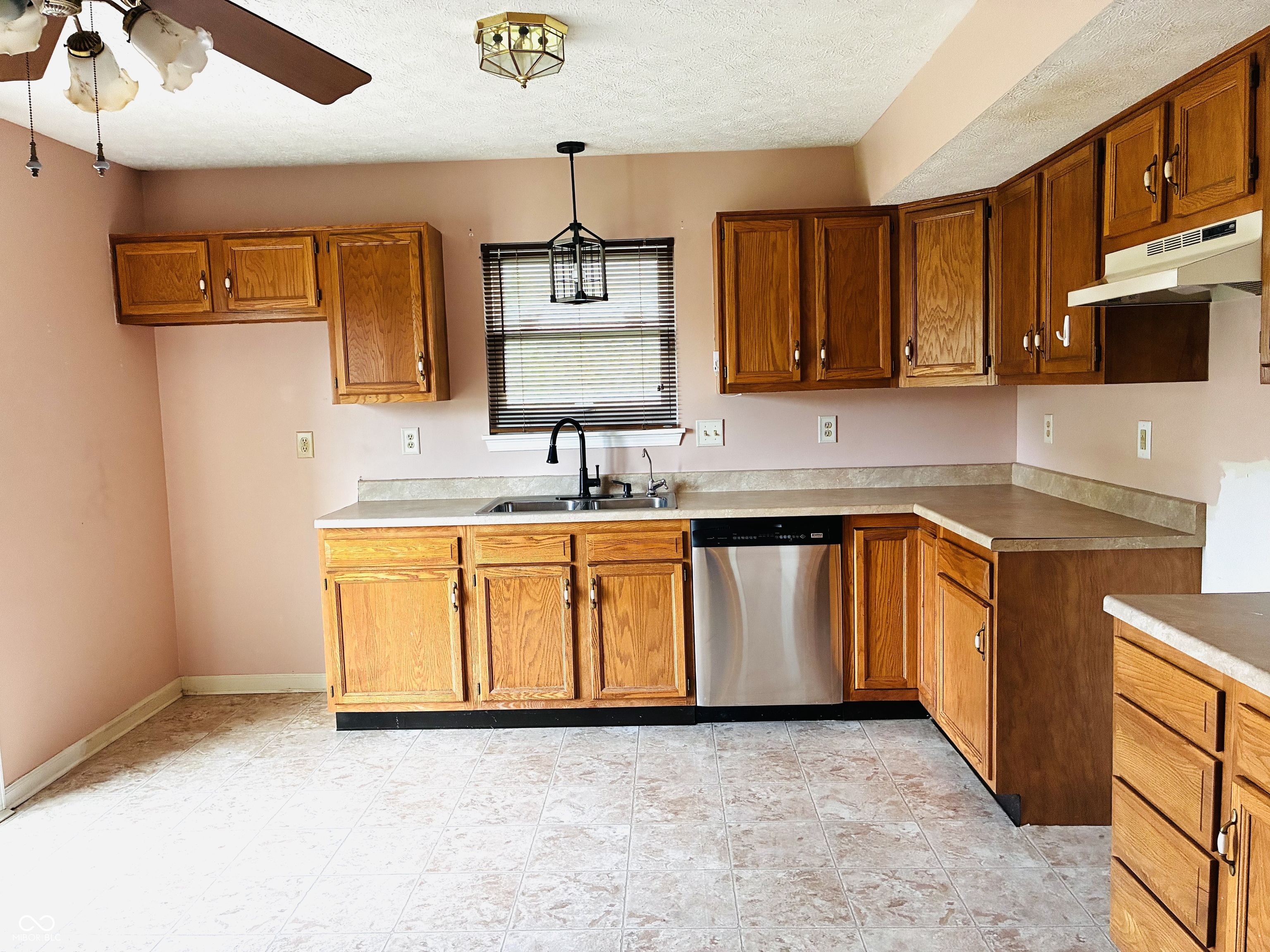 409 E Delaware Street, Fortville, IN, 46040 photo 5 of 25