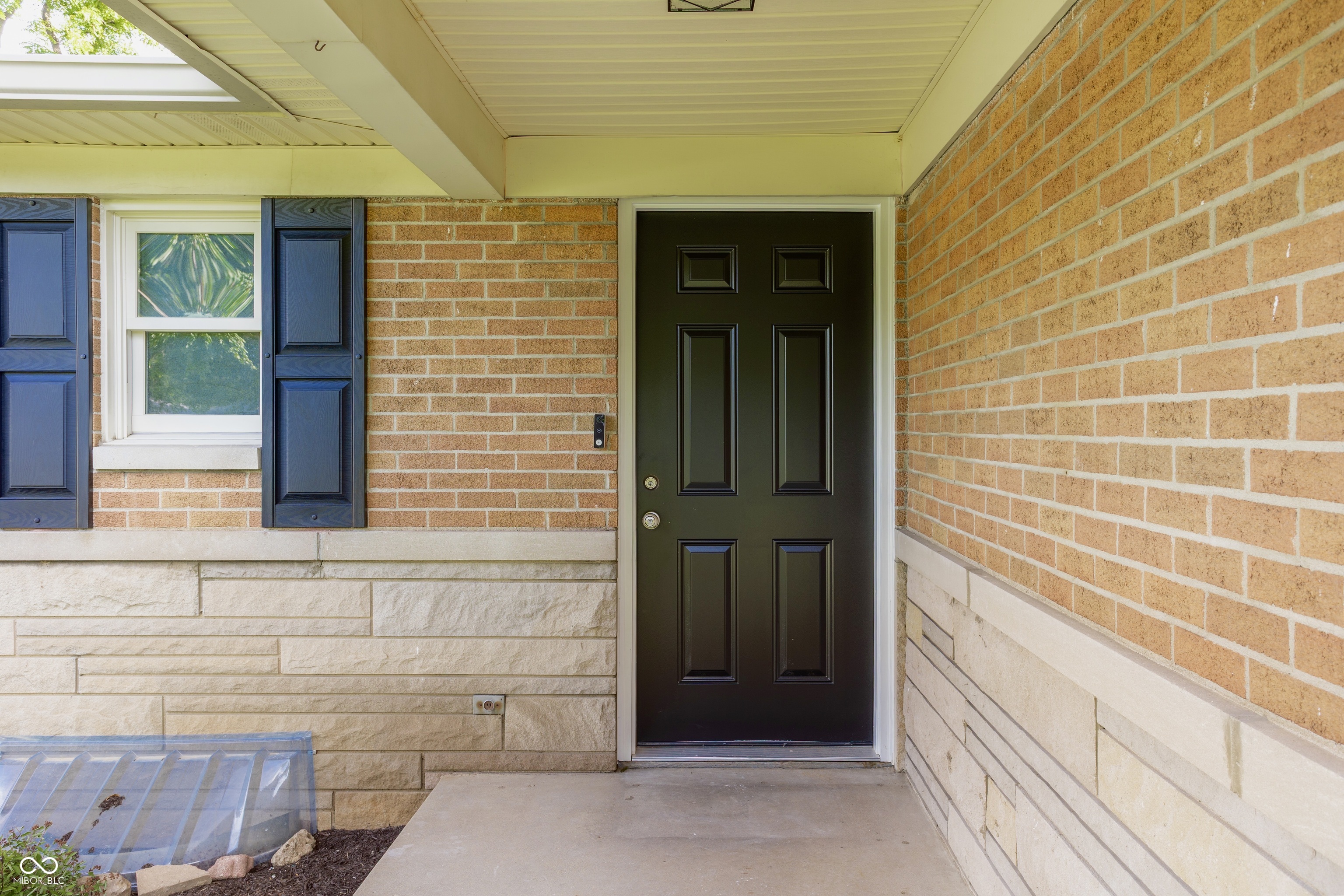 4806 Staughton Drive, Indianapolis, IN, 46226 photo 5 of 34