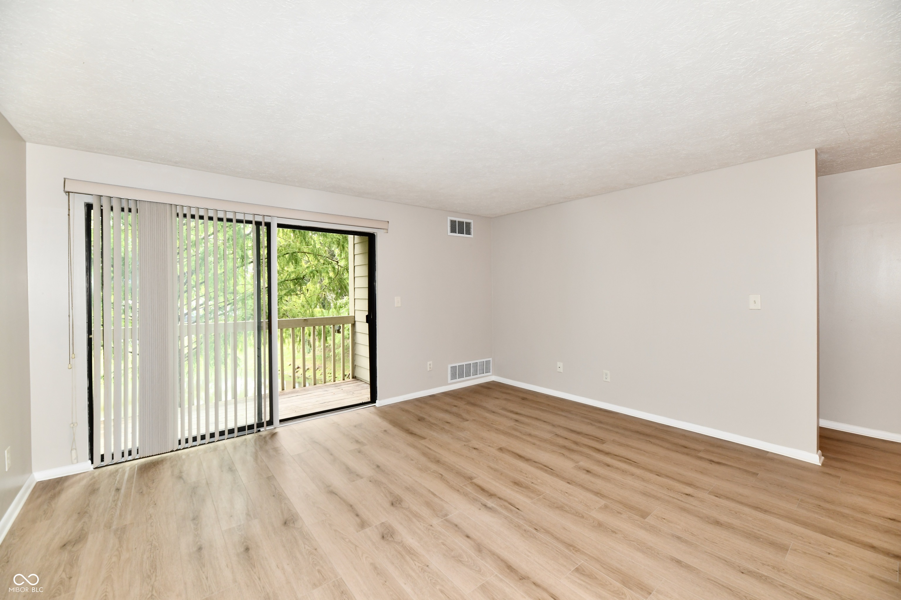 4381 Village Parkway Circle W #6, Indianapolis, IN, 46254 photo 5 of 39