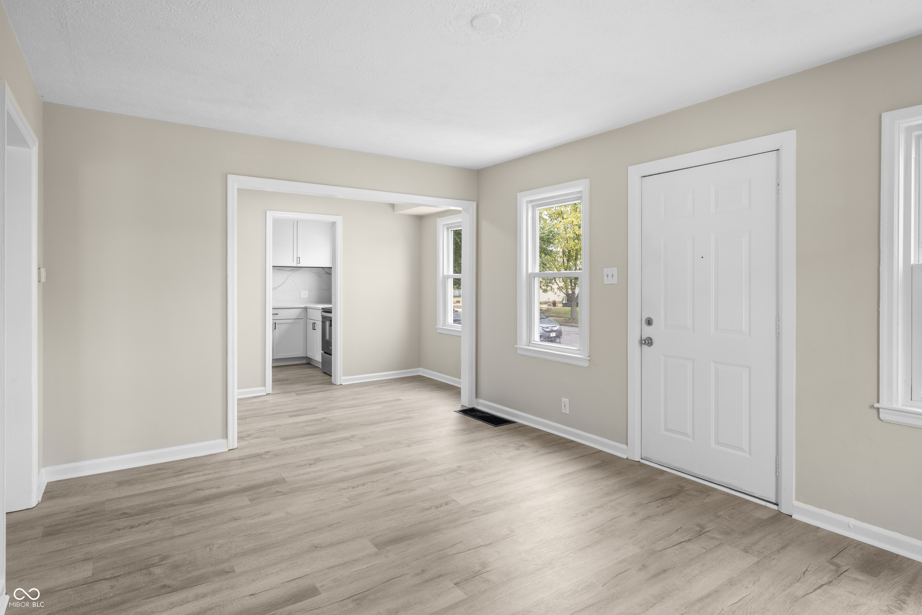 113 S 8th Avenue, Beech Grove, IN, 46107 photo 5 of 24
