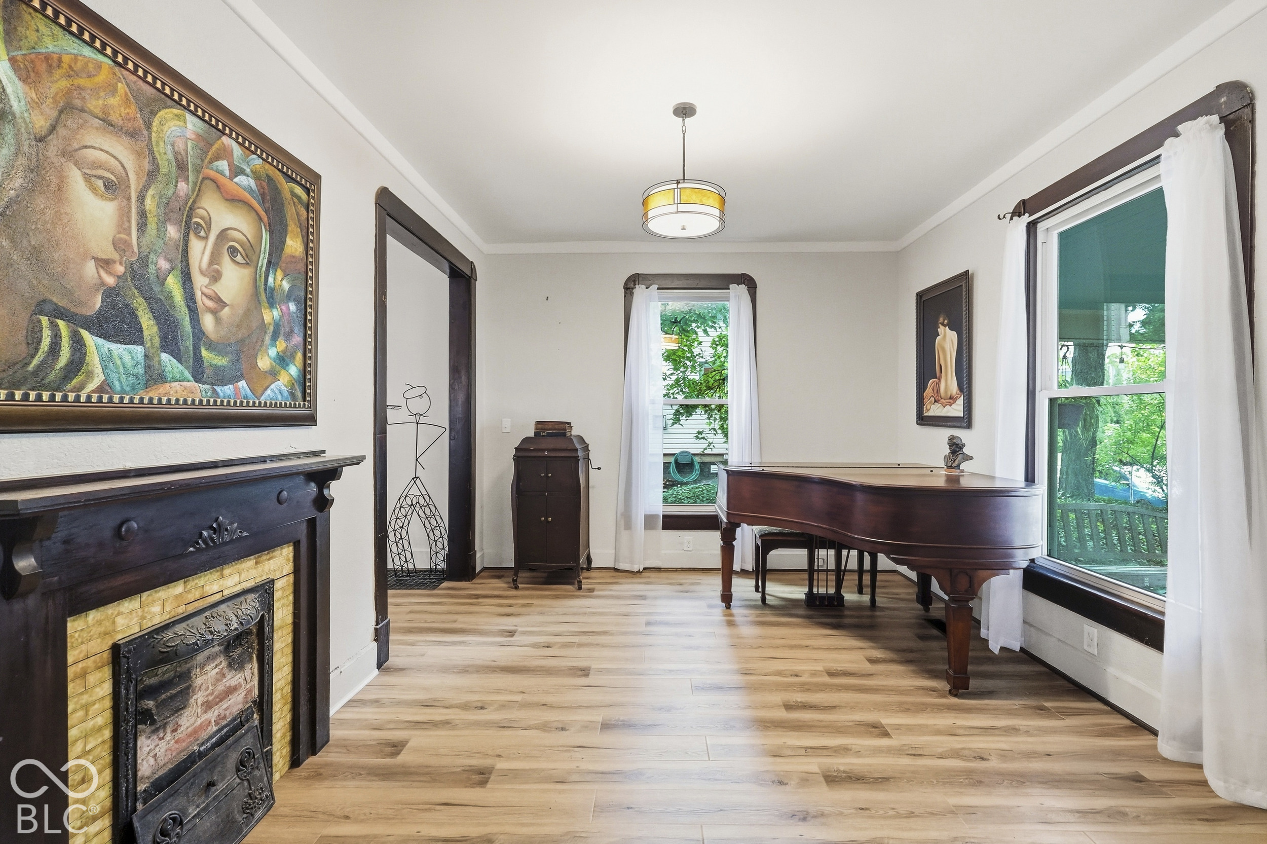 28 N Whittier Place, Indianapolis, IN, 46219 photo 5 of 35