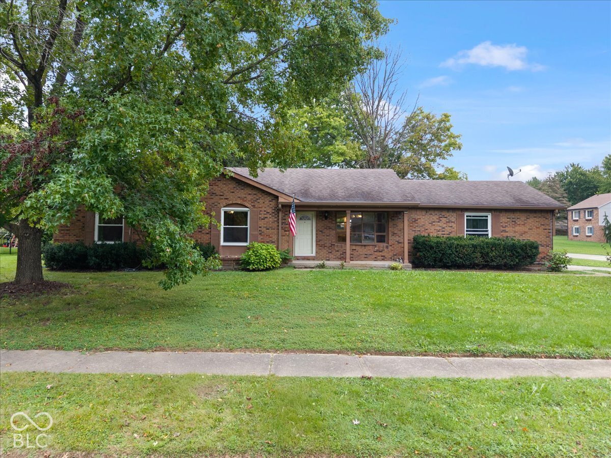 7811 Taunton Road, Indianapolis, IN, 46260 photo 5 of 39