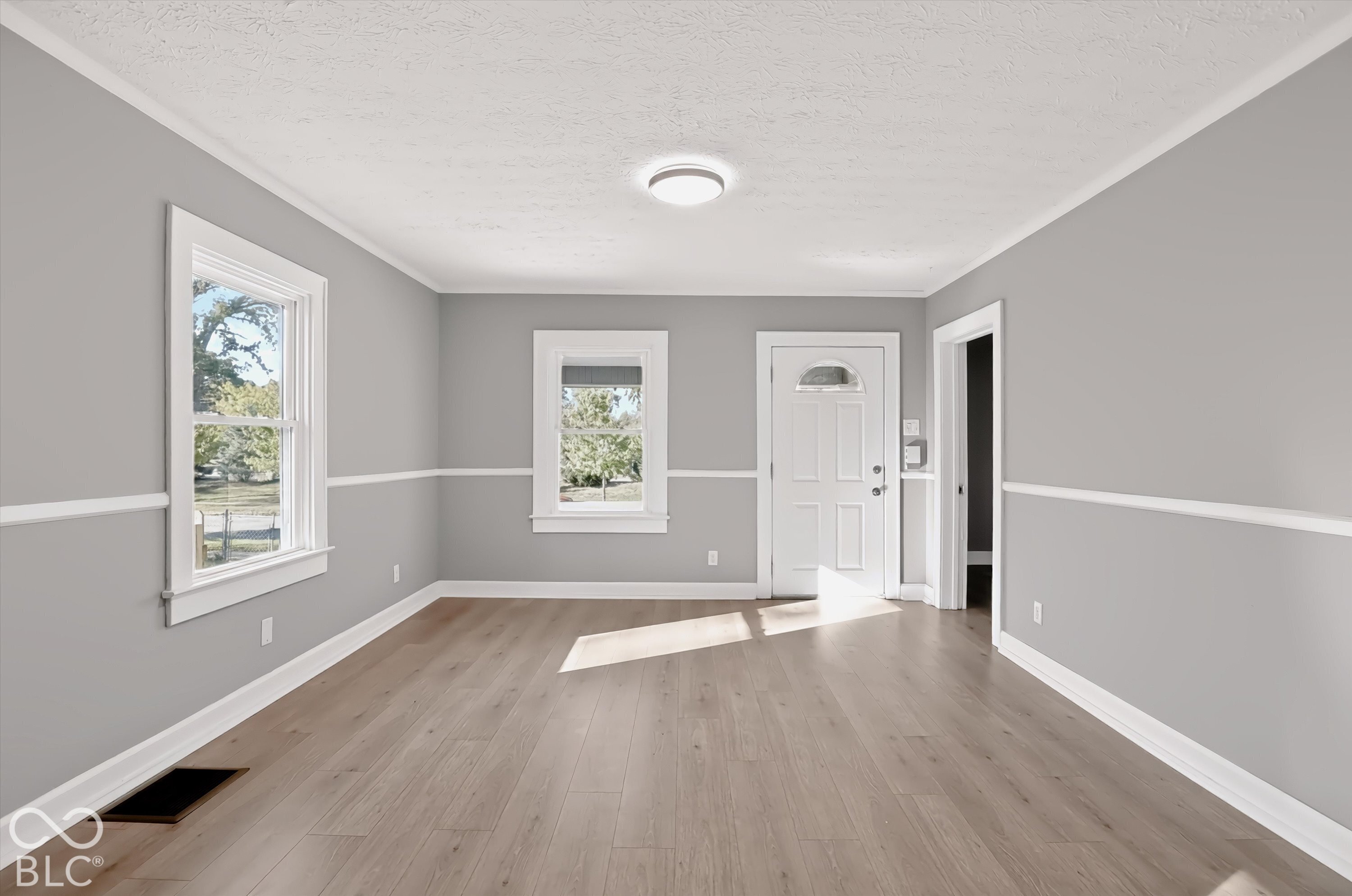 1415 E Castle Avenue, Indianapolis, IN, 46227 photo 5 of 62