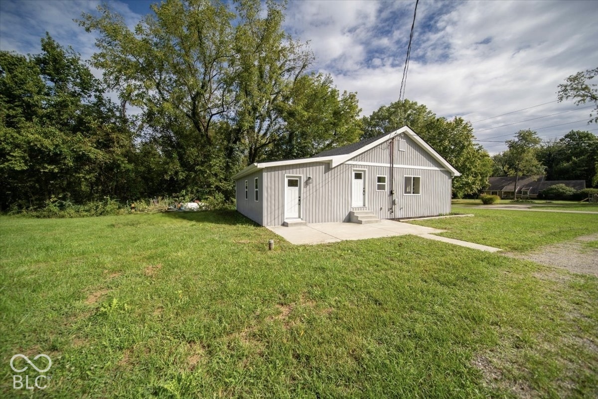1215 N 450 W, Shelbyville, IN, 46176 photo 5 of 37