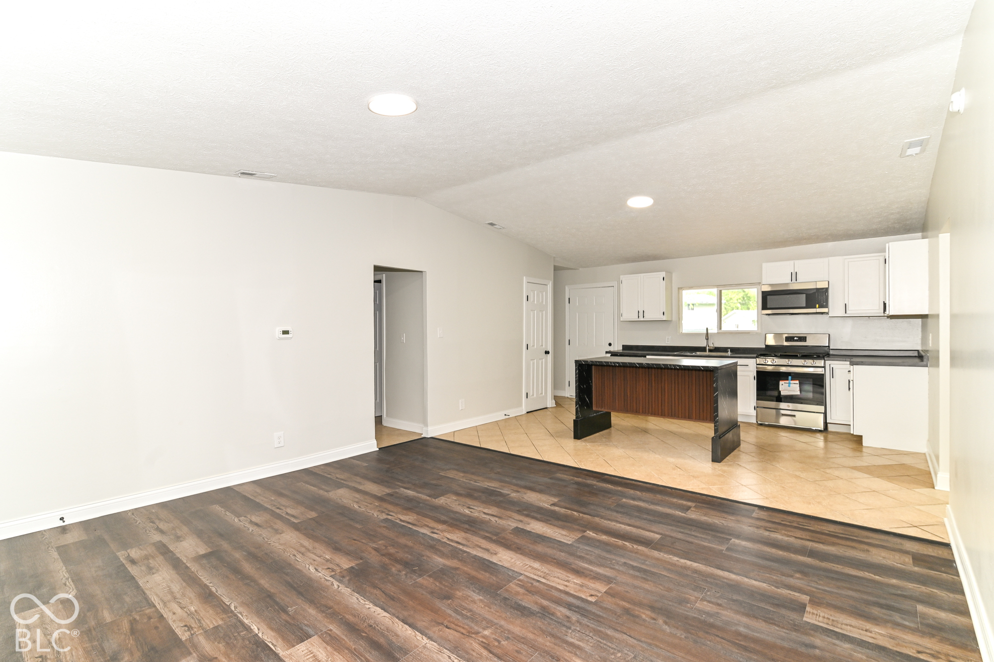 9226 Rochelle Drive, Indianapolis, IN, 46235 photo 5 of 32