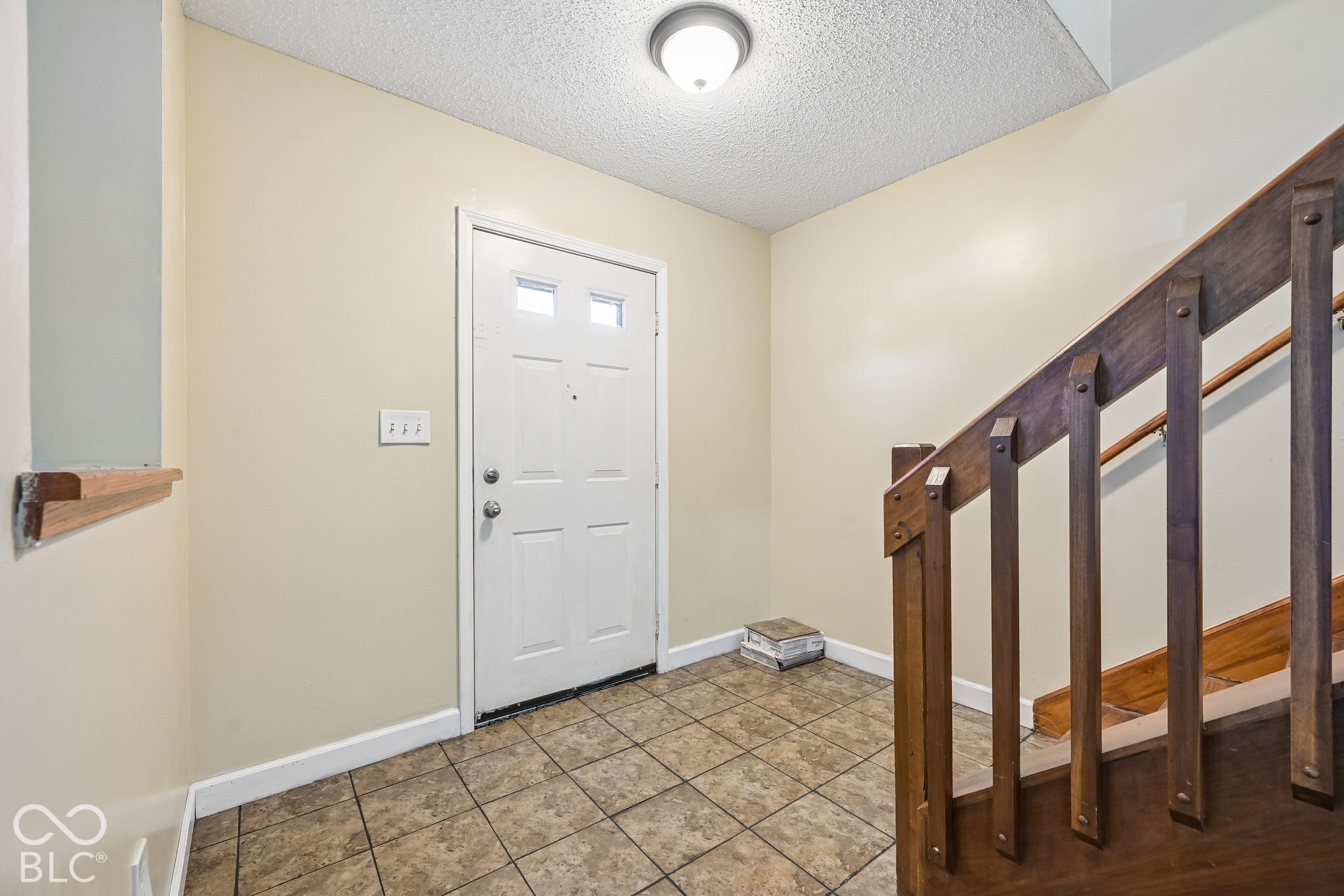 6041 Denise Drive, Indianapolis, IN, 46221 photo 5 of 34