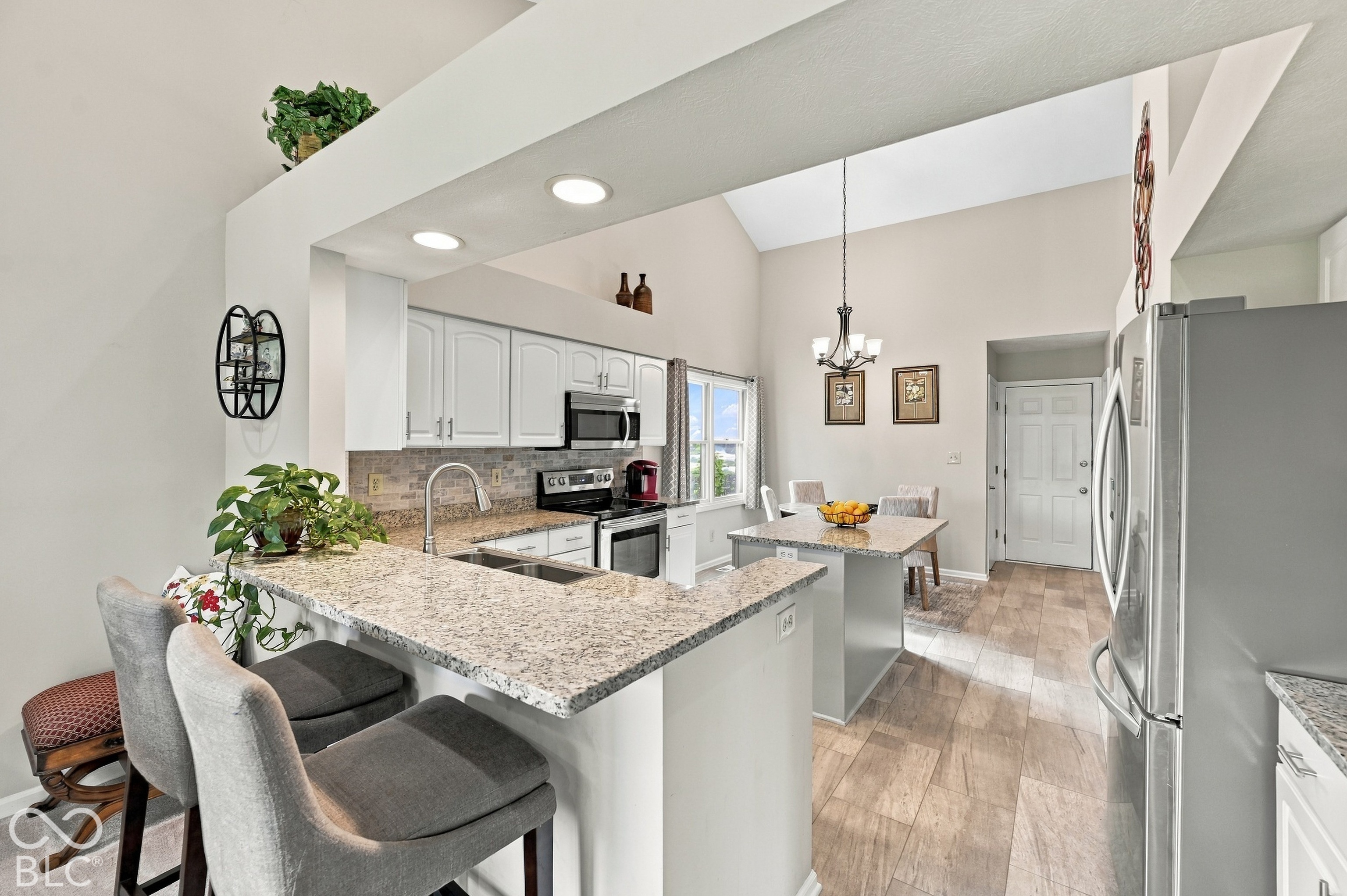 7342 Pymbroke Drive, Fishers, IN, 46038 photo 5 of 22