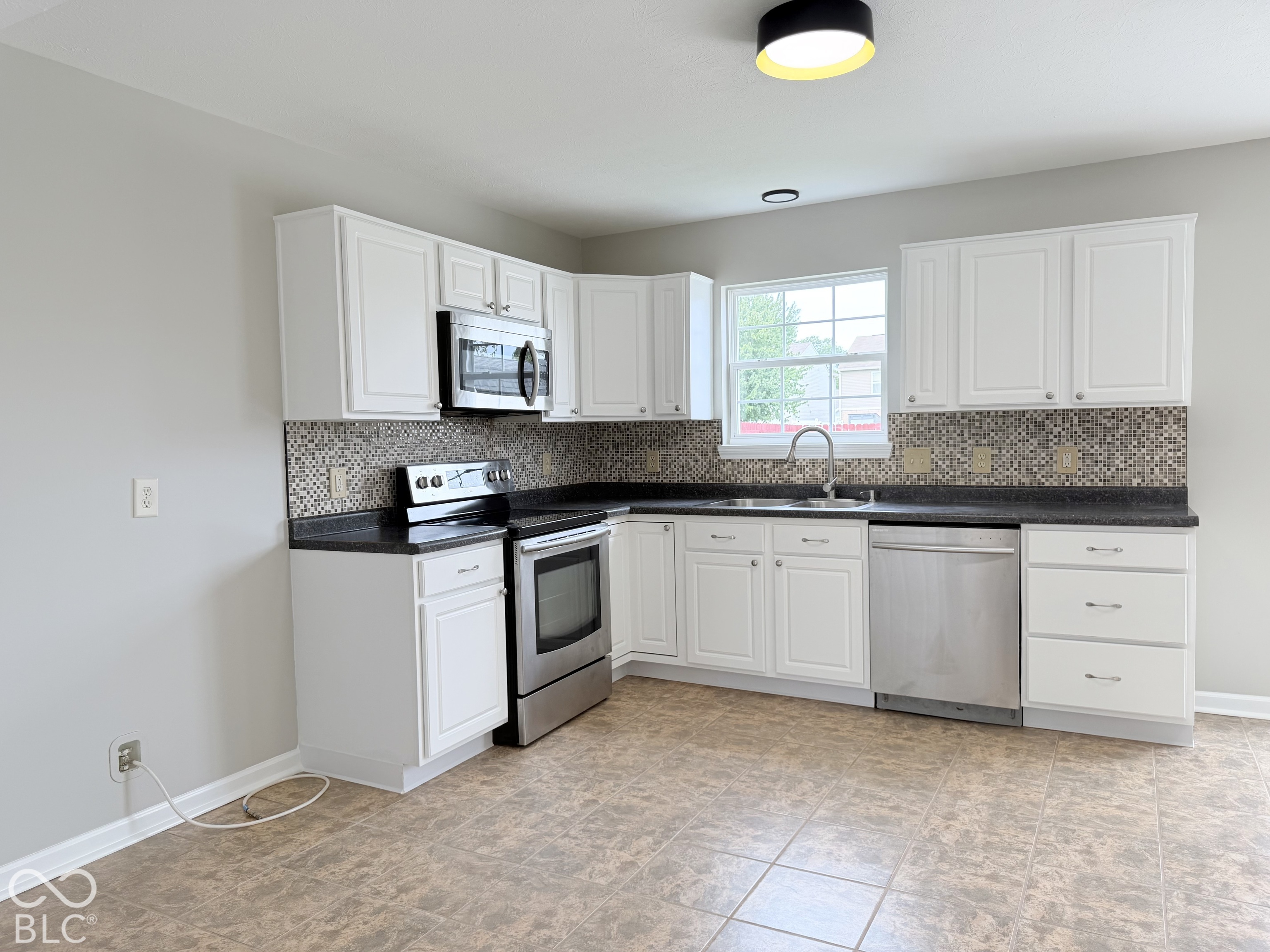 5834 Jackie Lane, Indianapolis, IN, 46221 photo 5 of 39