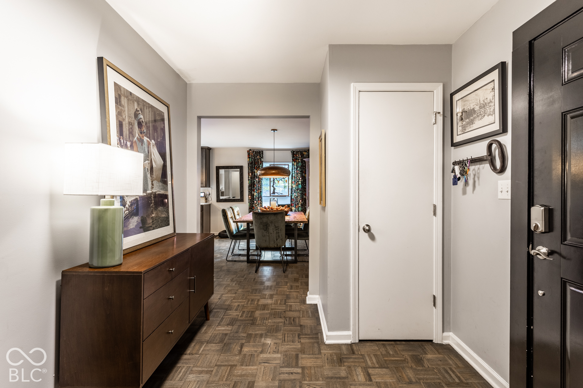 7346 King George Drive, Indianapolis, IN, 46260 photo 5 of 34