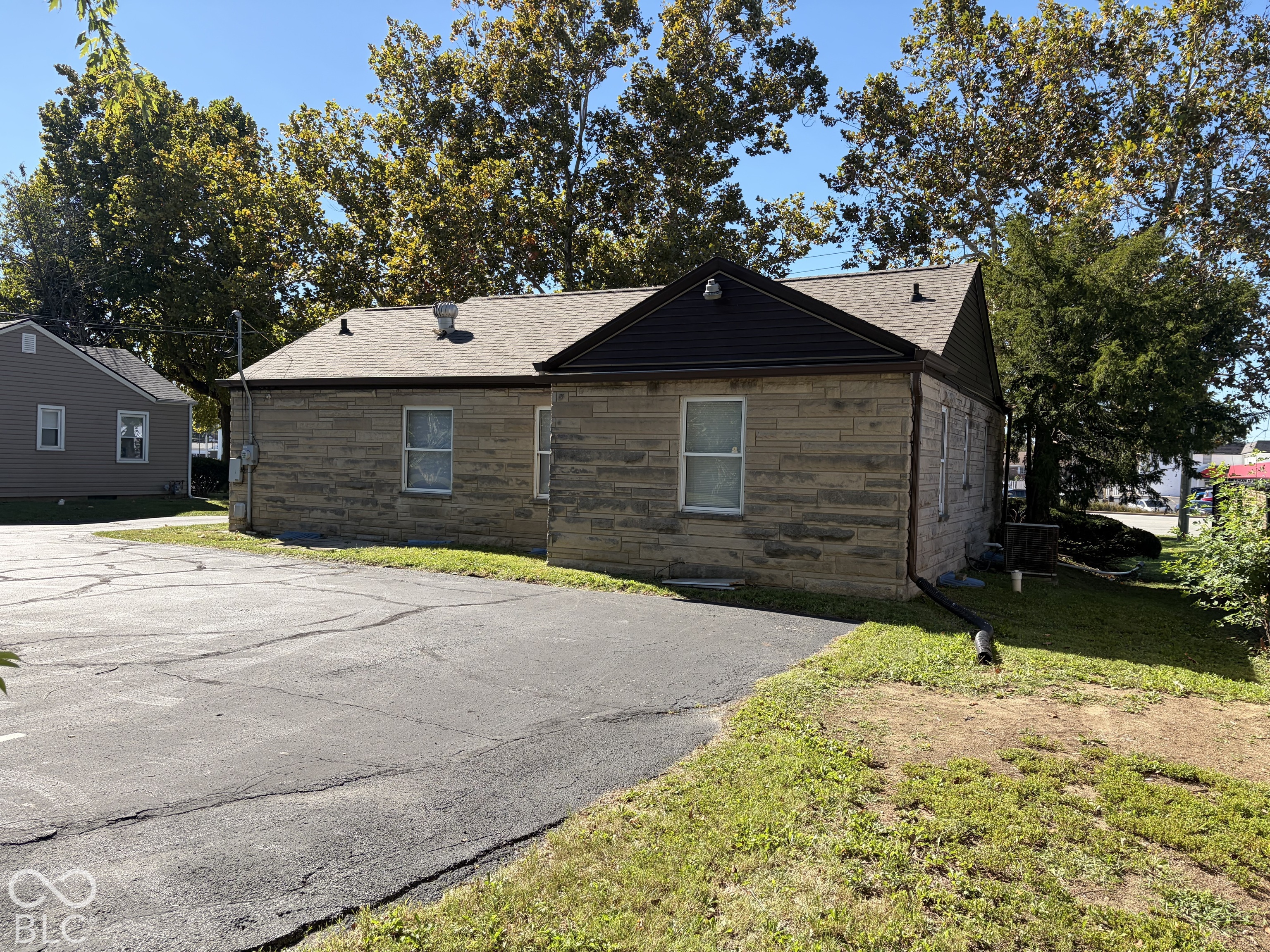 1109 N Shadeland Avenue, Indianapolis, IN, 46219 photo 5 of 17