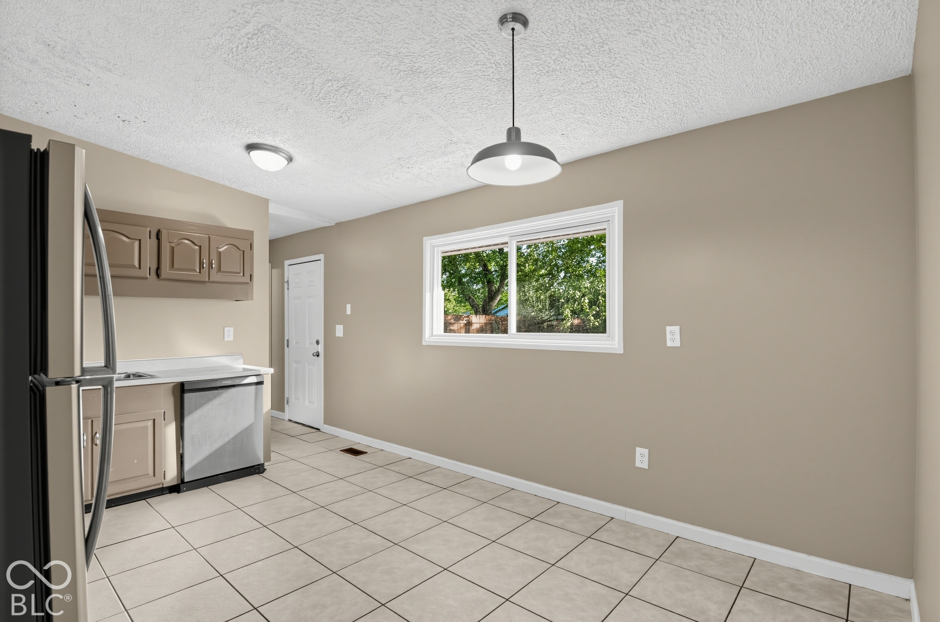 9207 Rochelle Drive, Indianapolis, IN, 46235 photo 5 of 15