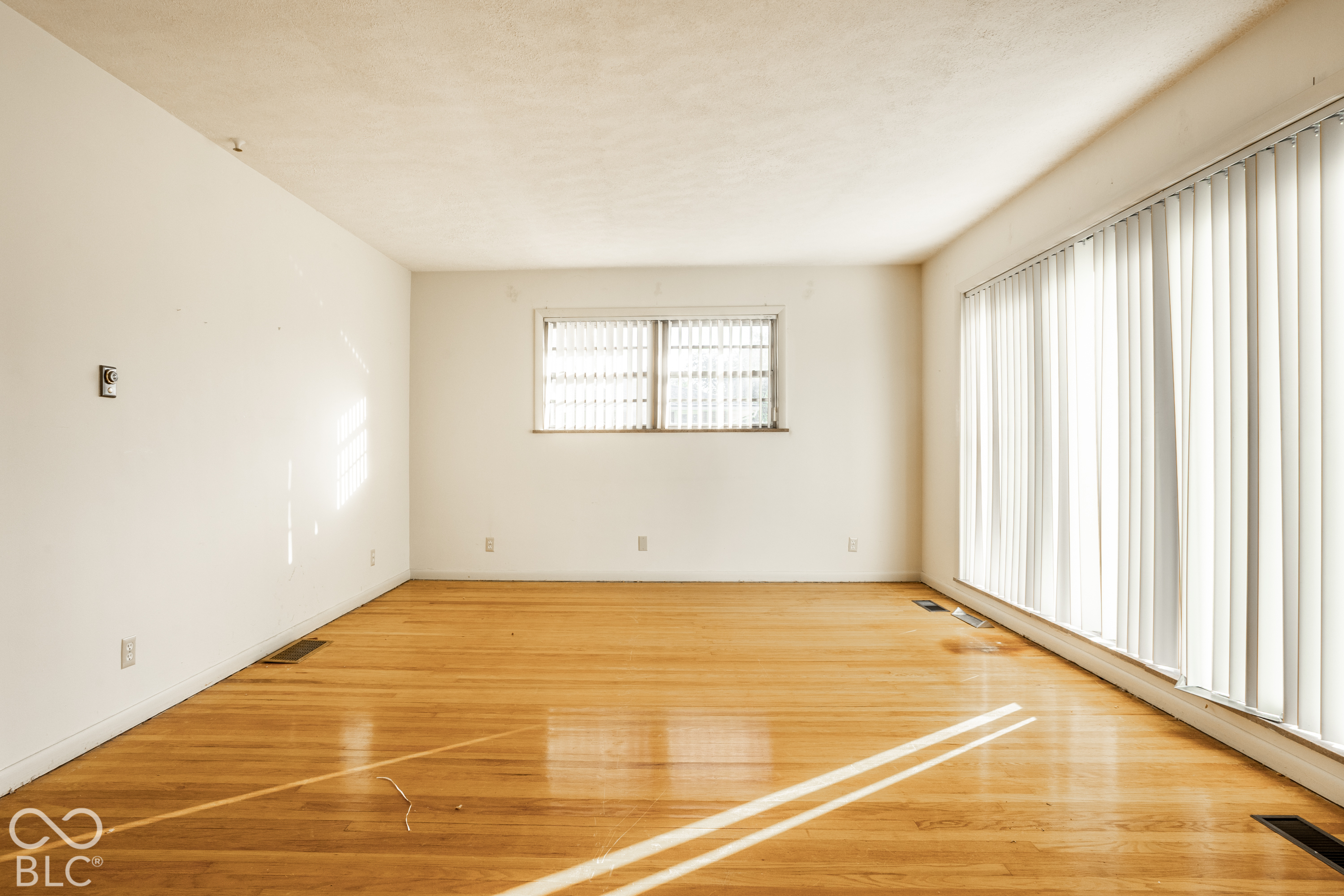 2106 Woodcrest Road, Indianapolis, IN, 46227 photo 5 of 32