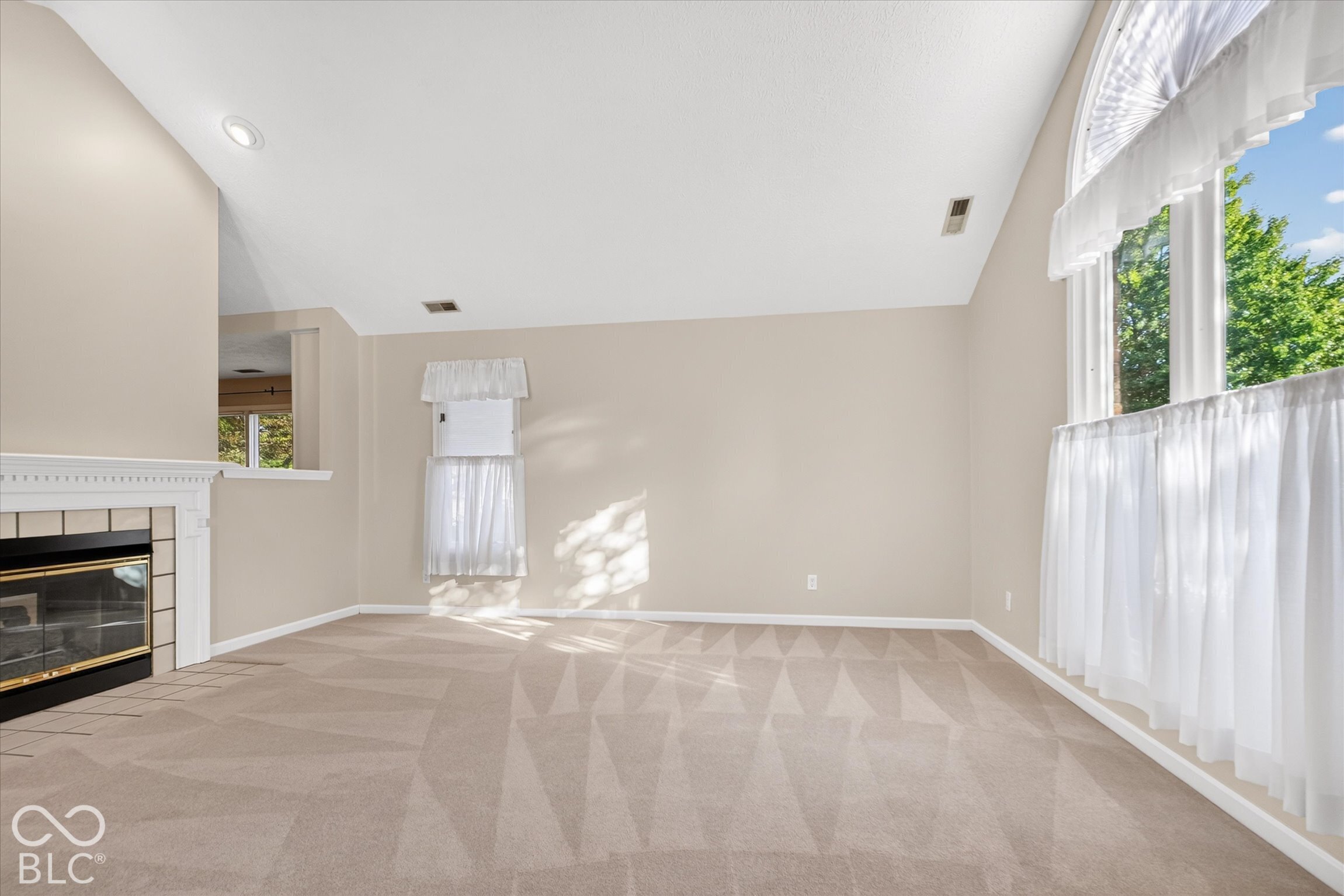9503 Cadbury Circle, Indianapolis, IN, 46260 photo 5 of 28