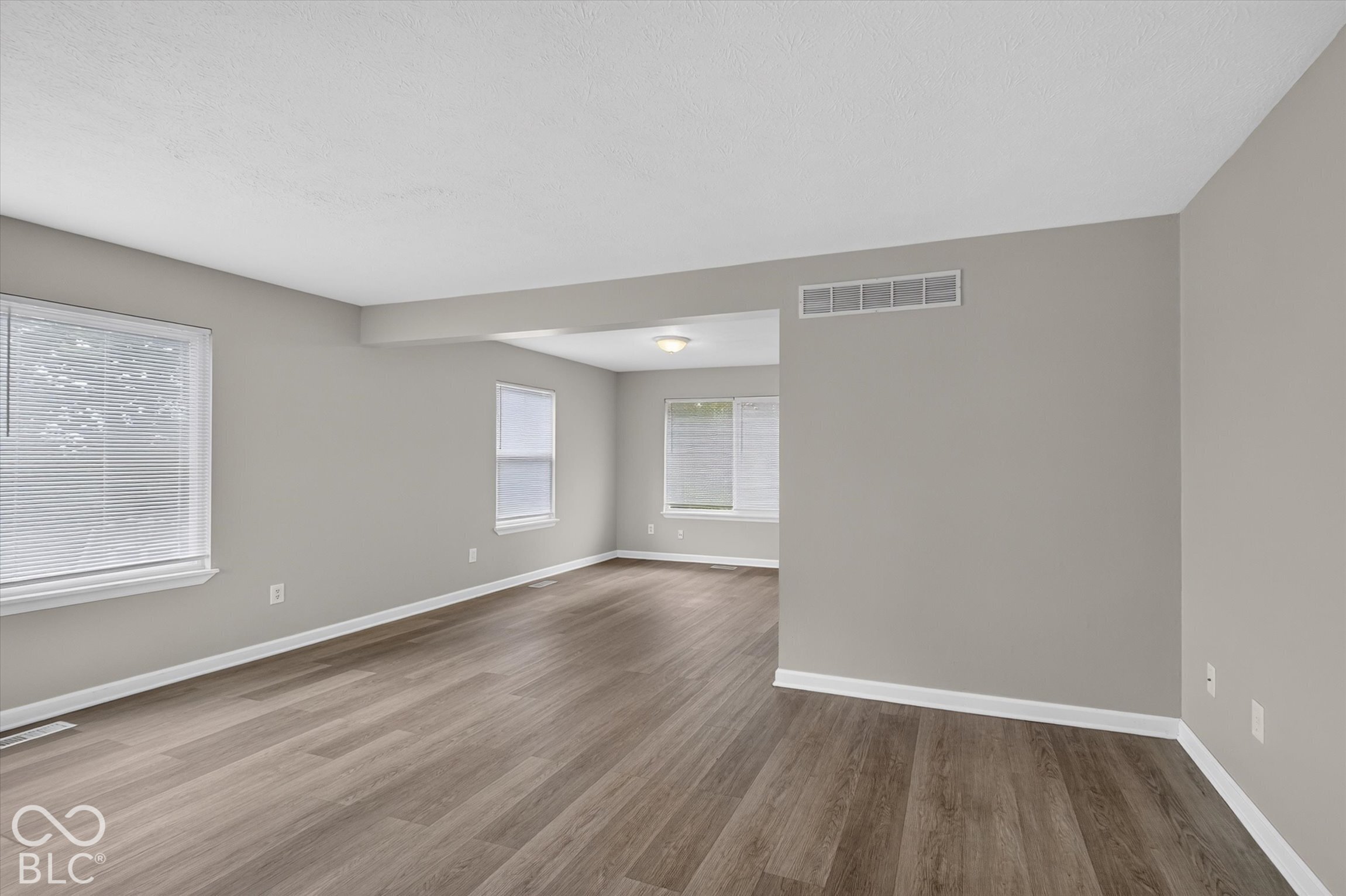 6879 Oak Lake Drive, Indianapolis, IN, 46214 photo 5 of 48