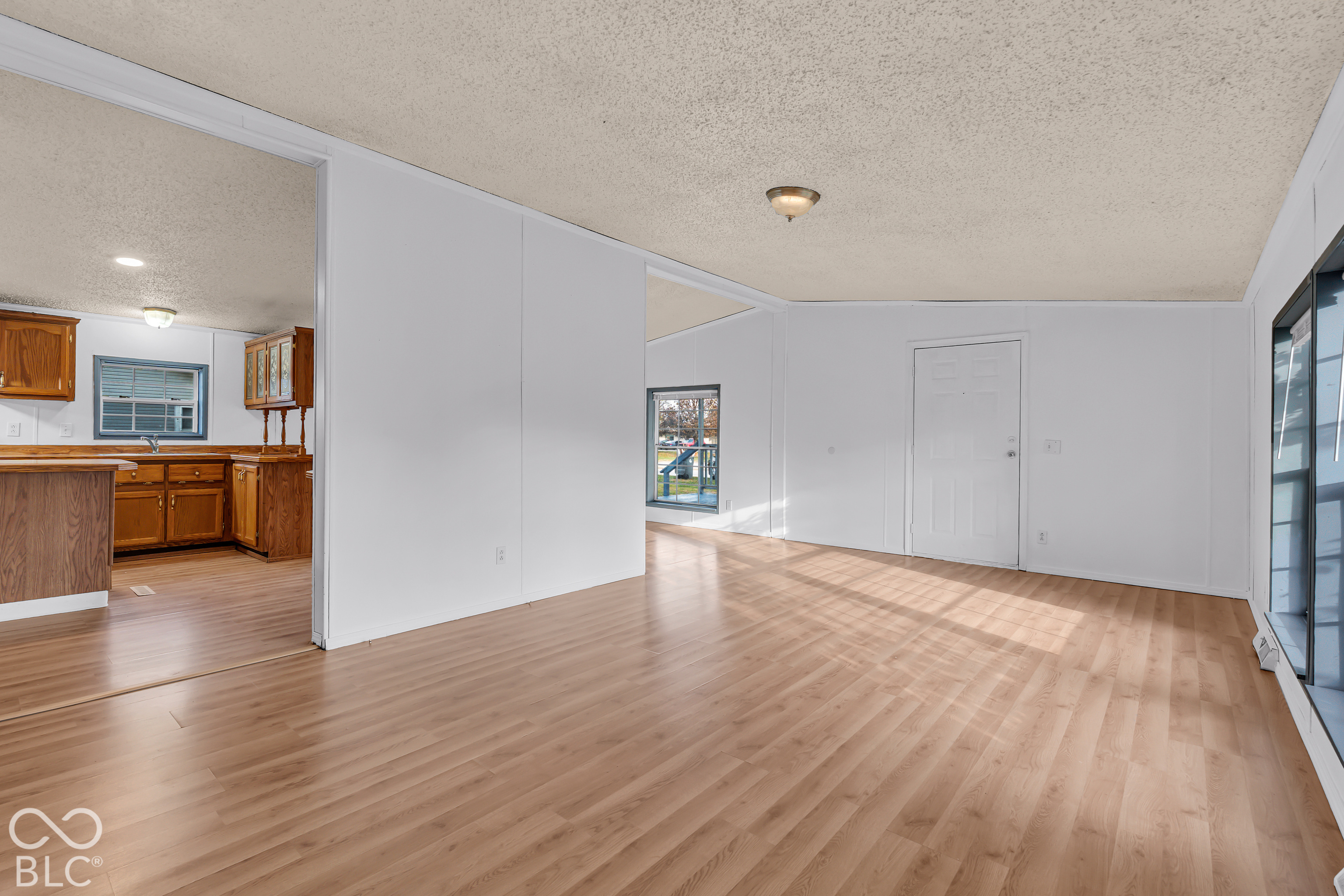833 E Thompson Road, Indianapolis, IN, 46227 photo 5 of 34