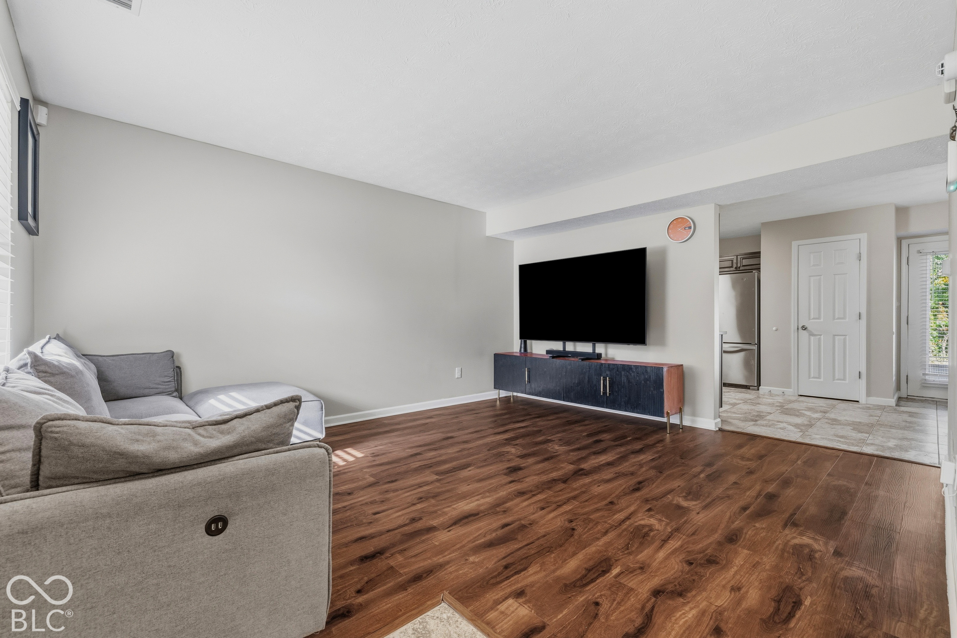 6533 Crandall Circle, Indianapolis, IN, 46260 photo 5 of 37