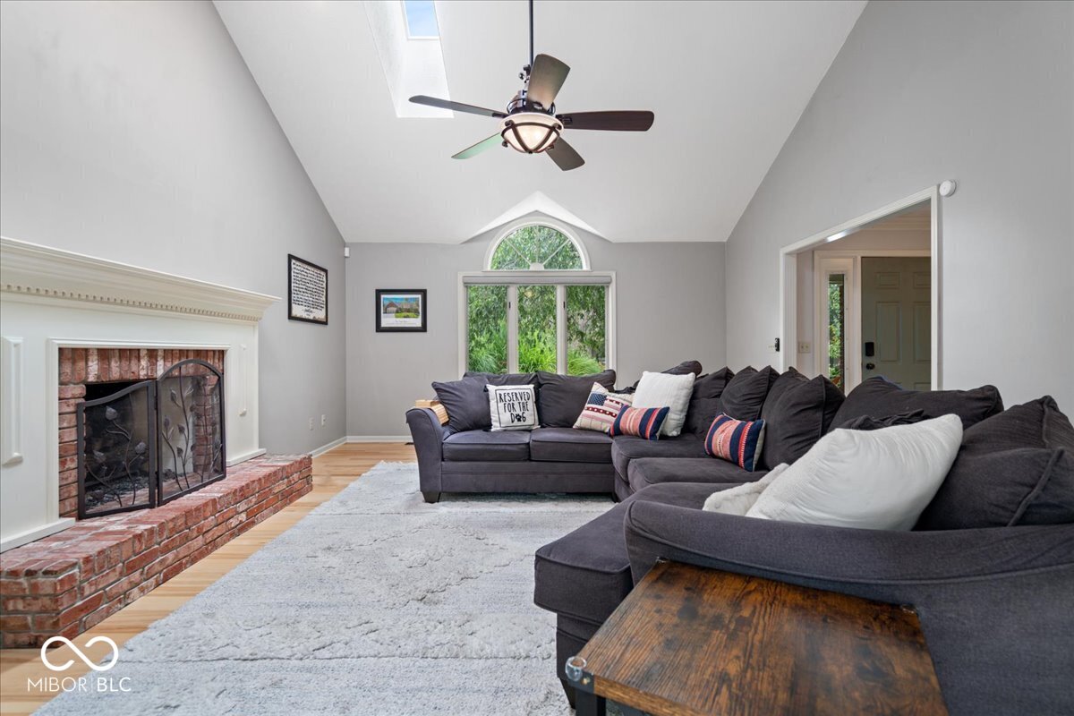 9127 Pinecreek Court, Indianapolis, IN, 46256 photo 5 of 61