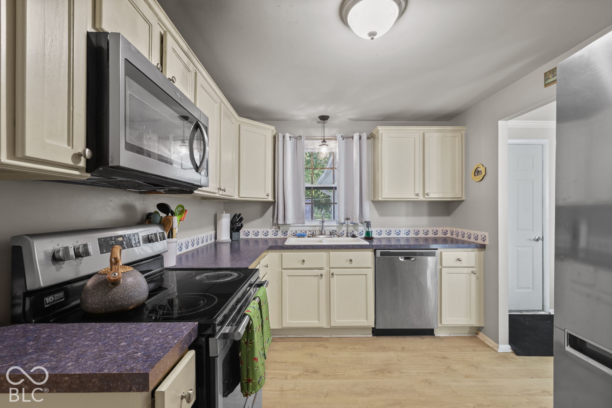1652 W 74th Place, Indianapolis, IN, 46260 photo 5 of 32