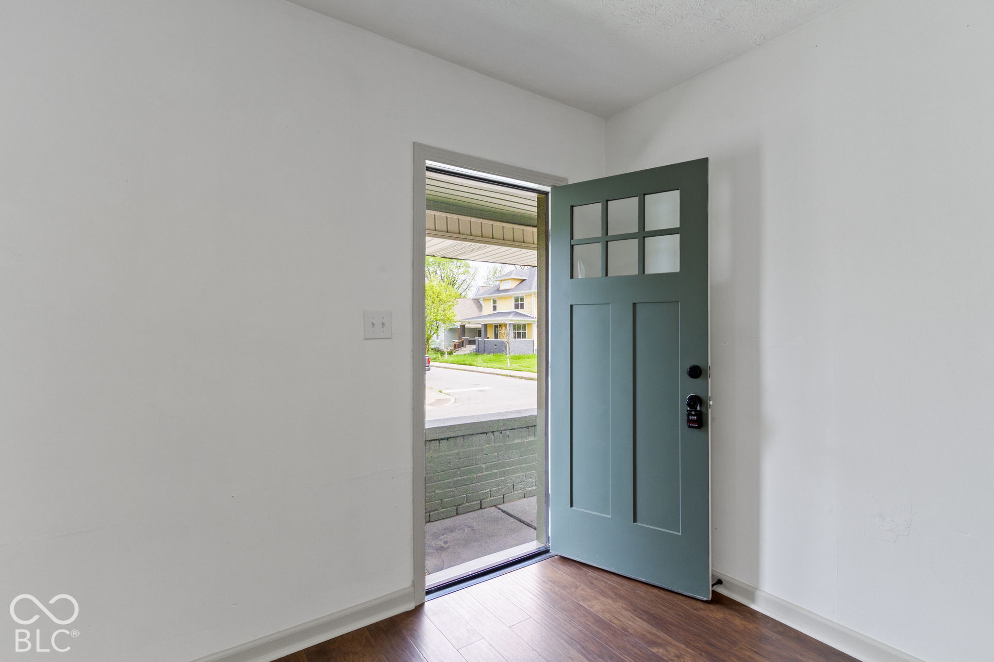 2617 E Saint Clair Street, Indianapolis, IN, 46201 photo 5 of 35