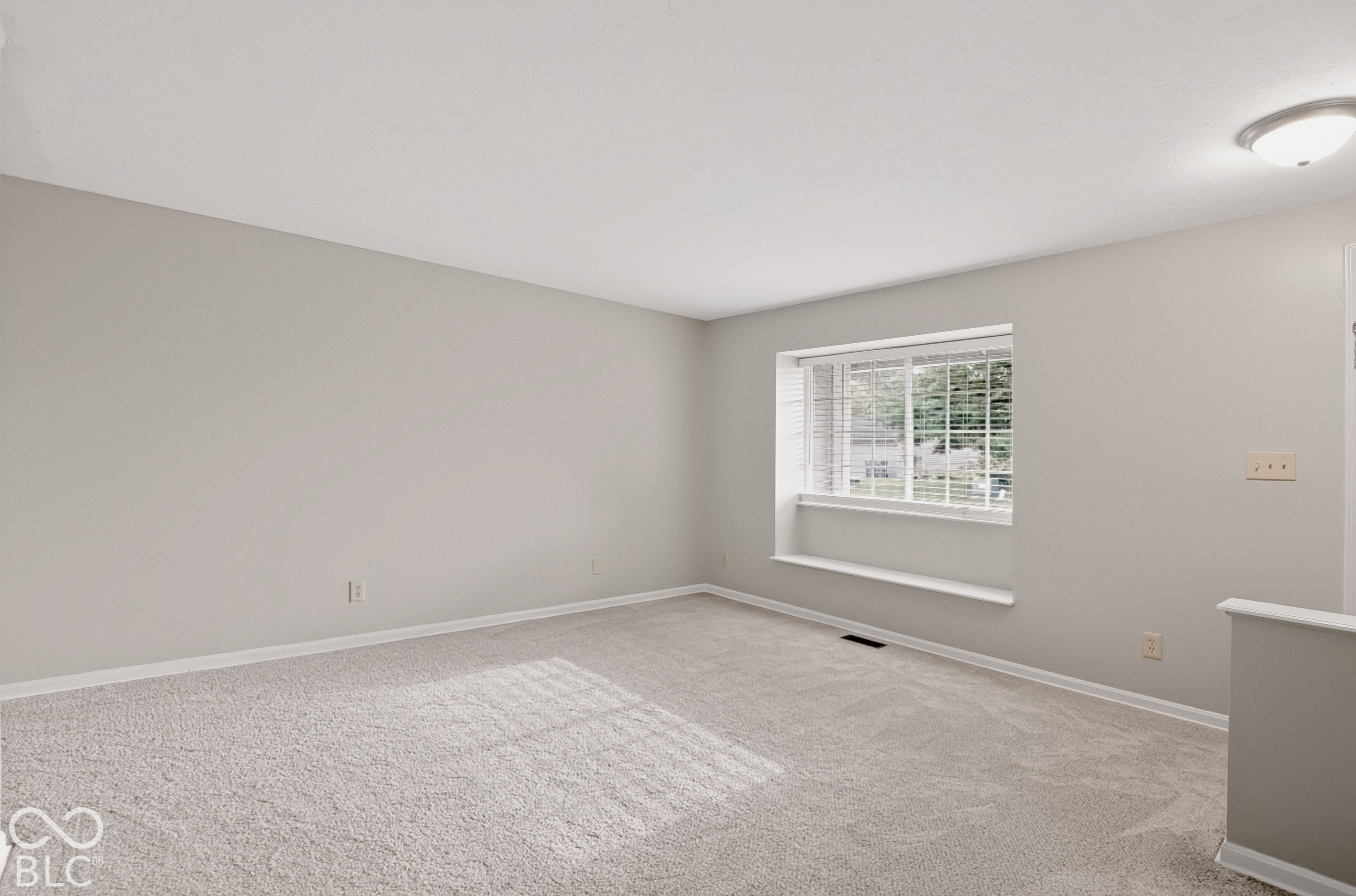 8528 Friendship Lane, Indianapolis, IN, 46217 photo 5 of 24
