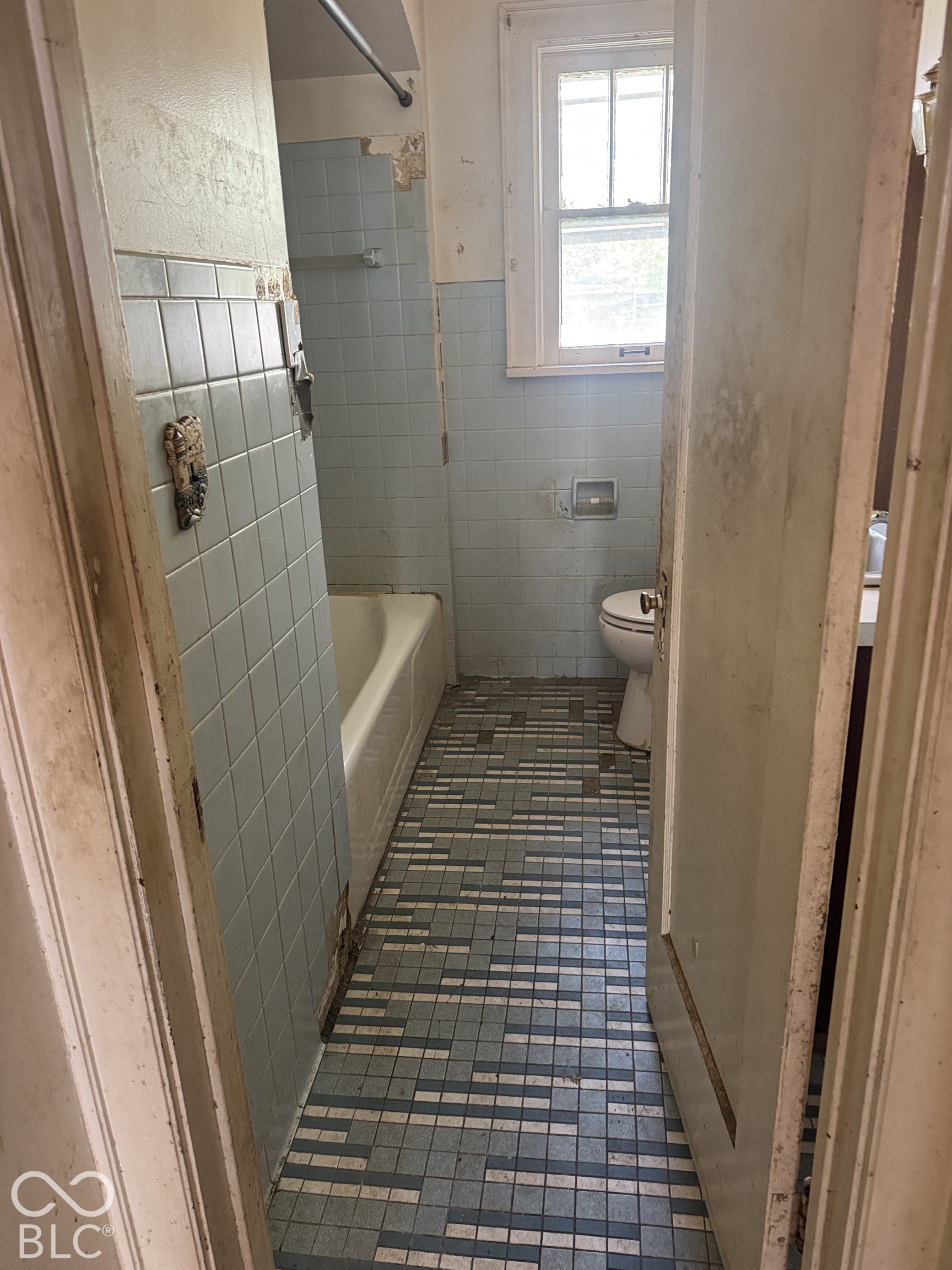 2804 S Illinois Street, Indianapolis, IN, 46225 photo 5 of 18