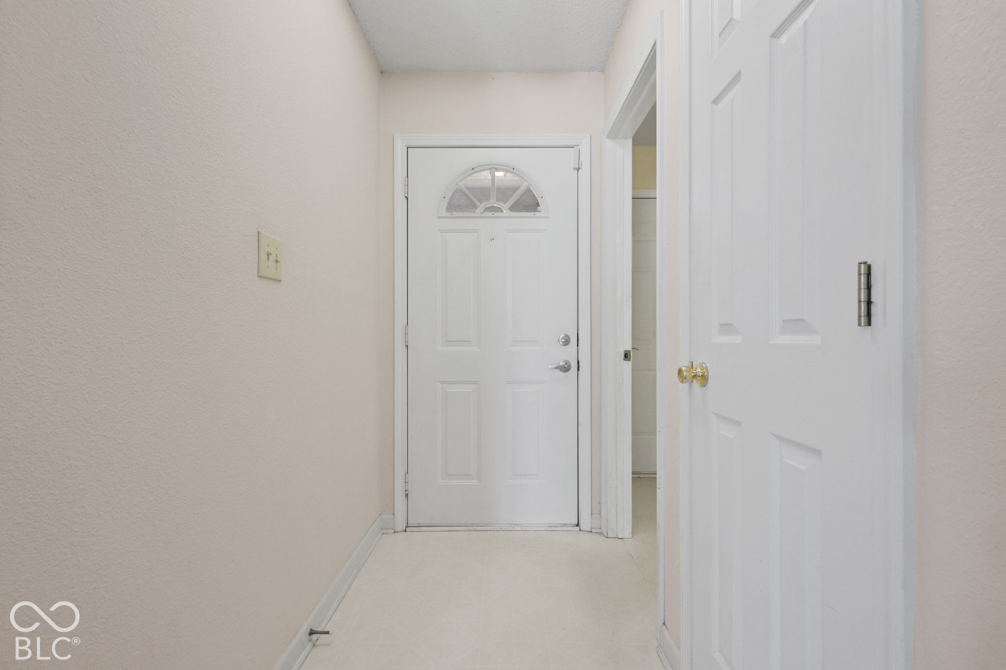 6341 Falcon Pointe Lane, Indianapolis, IN, 46237 photo 5 of 38
