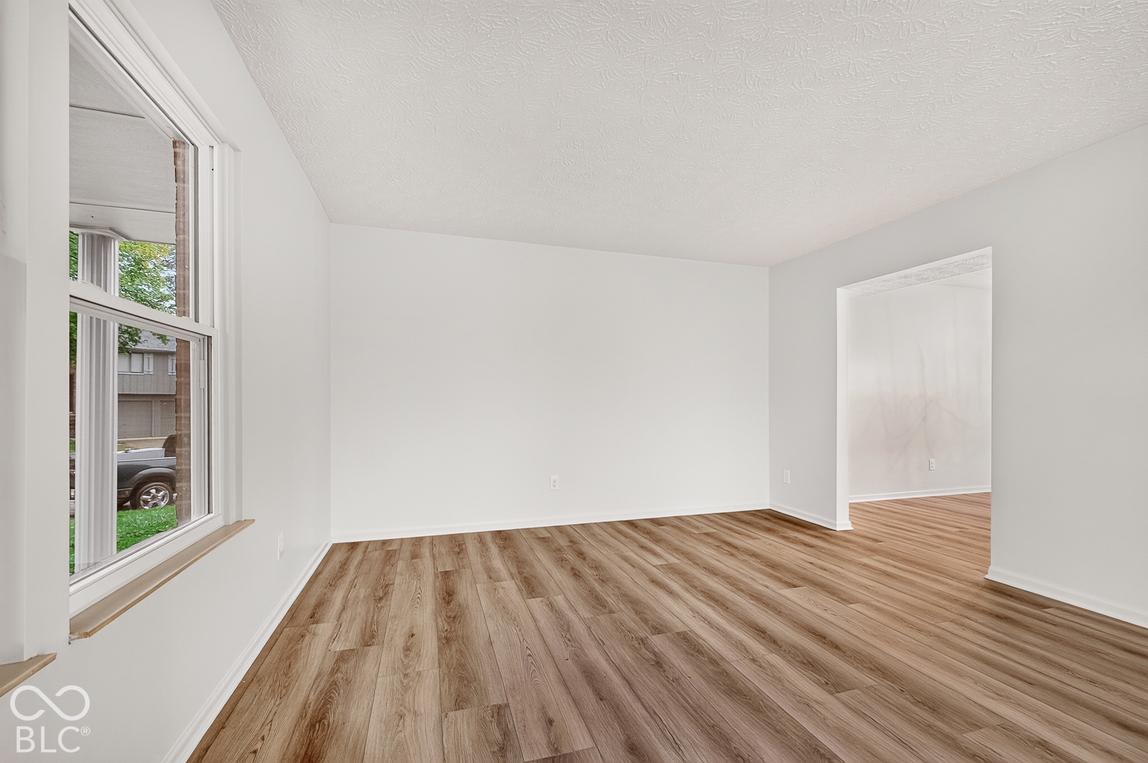 5666 Colonist Circle, Indianapolis, IN, 46254 photo 5 of 29