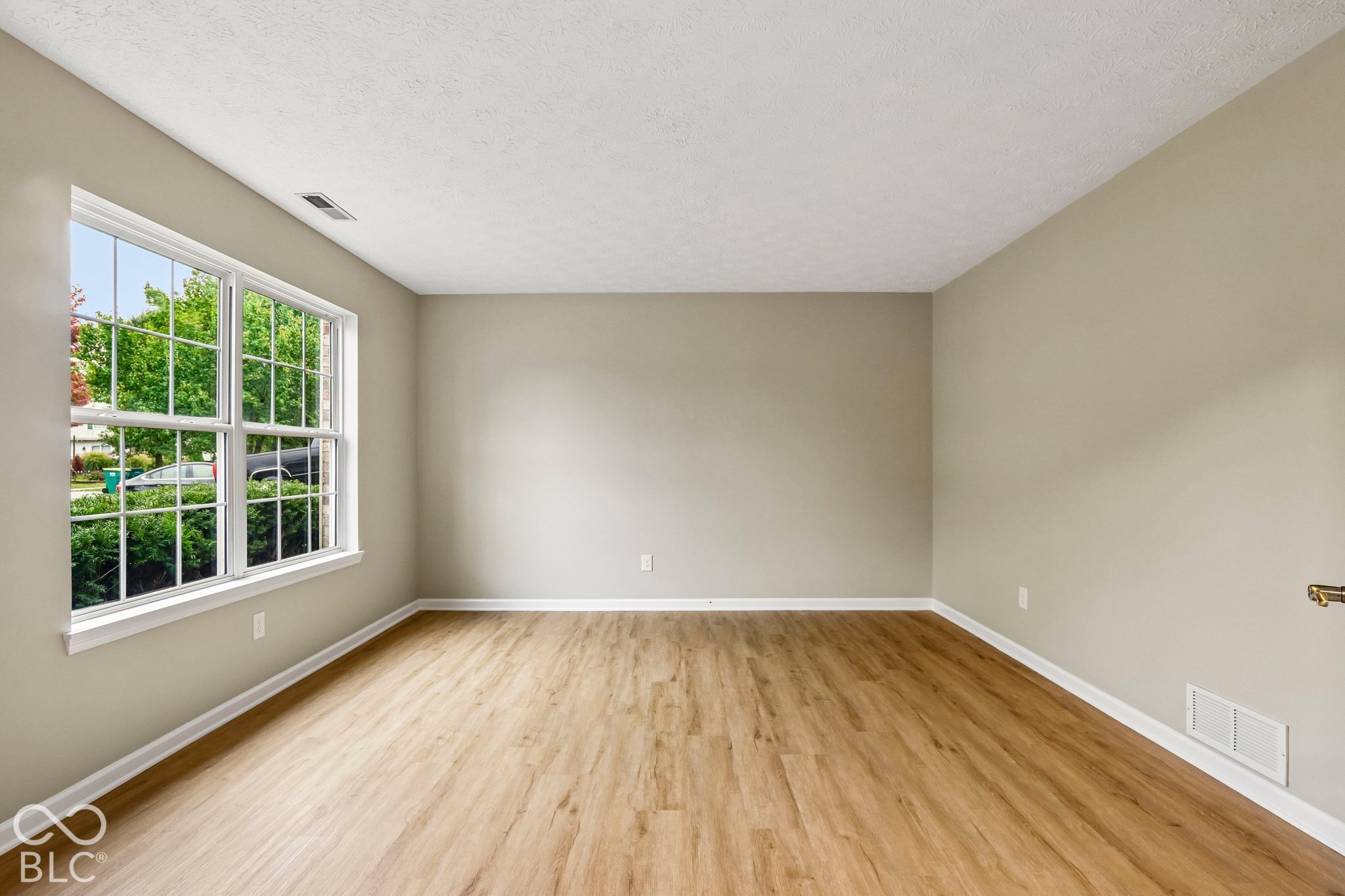 430 N Shore Court, Franklin, IN, 46131 photo 5 of 26