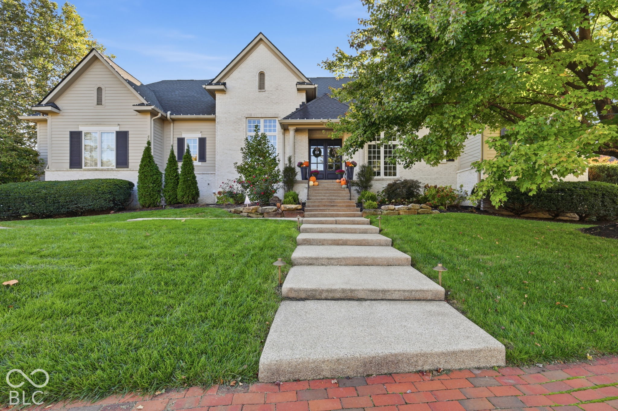 8036 Heyward Drive, Indianapolis, IN, 46250 photo 5 of 70