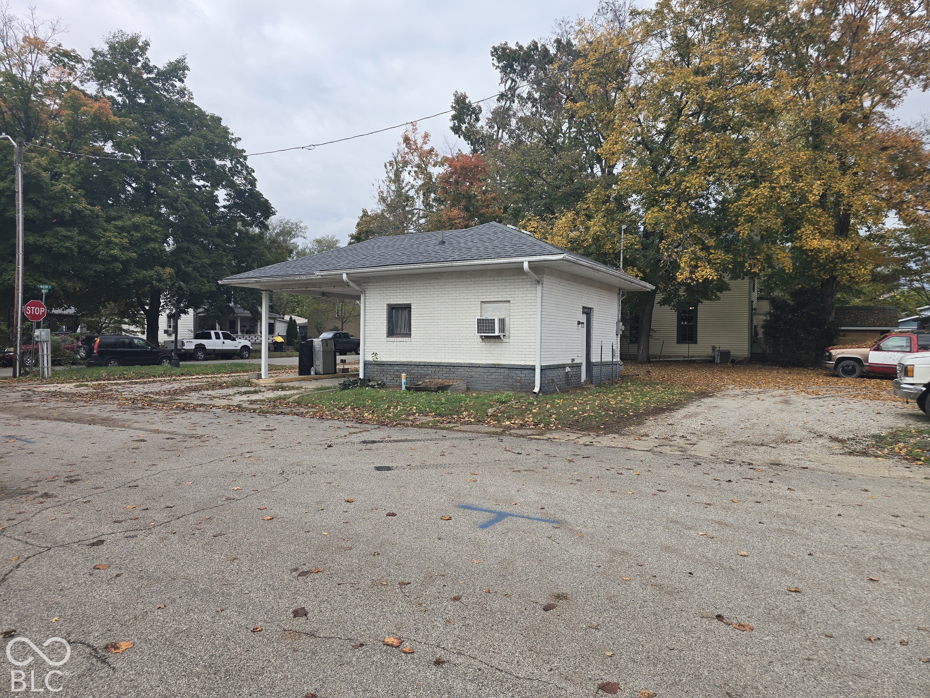 46 E Wayne Street, Spencer, IN, 47460 photo 5 of 9