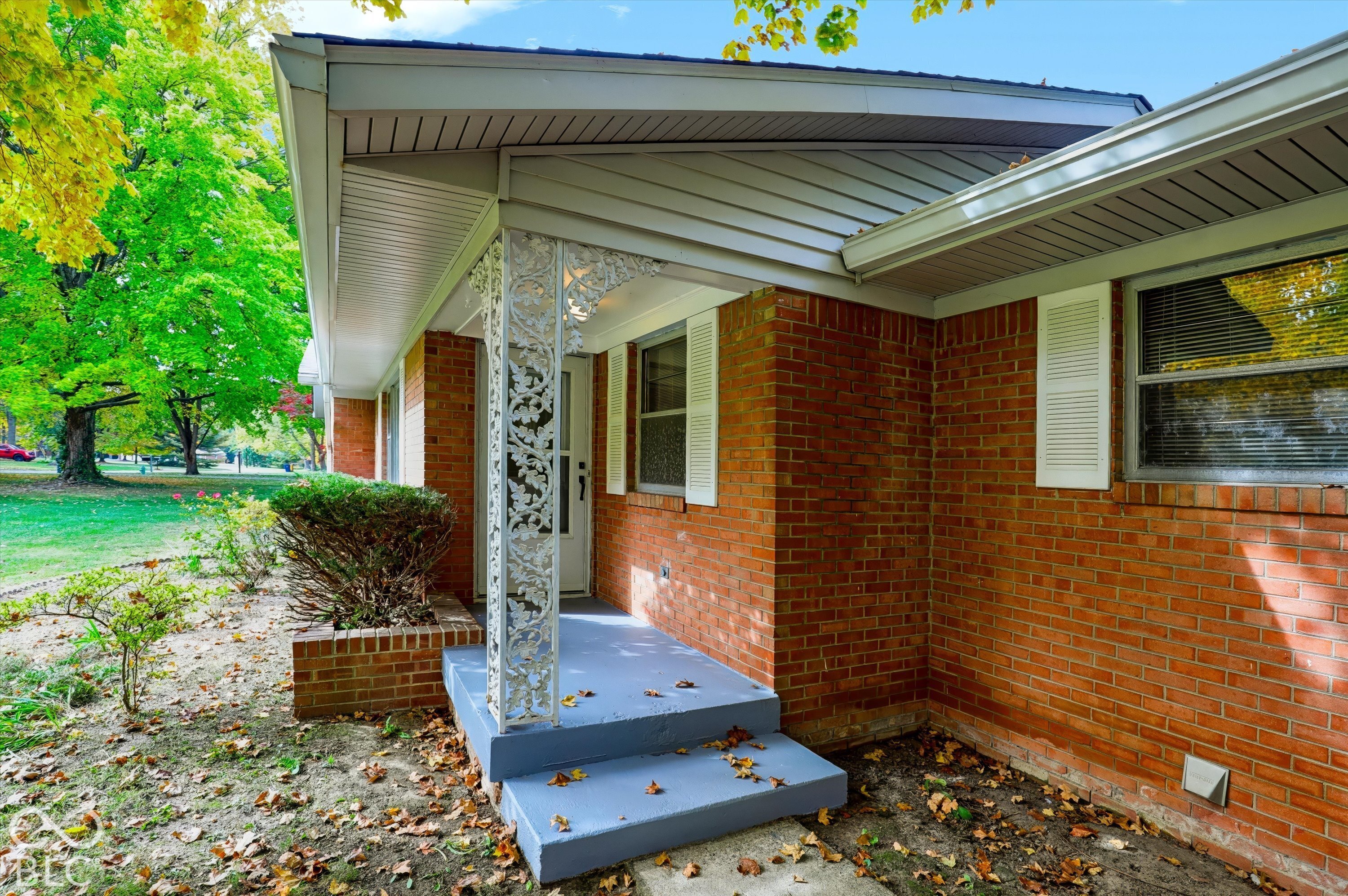 6924 Munsee Lane, Indianapolis, IN, 46260 photo 5 of 53