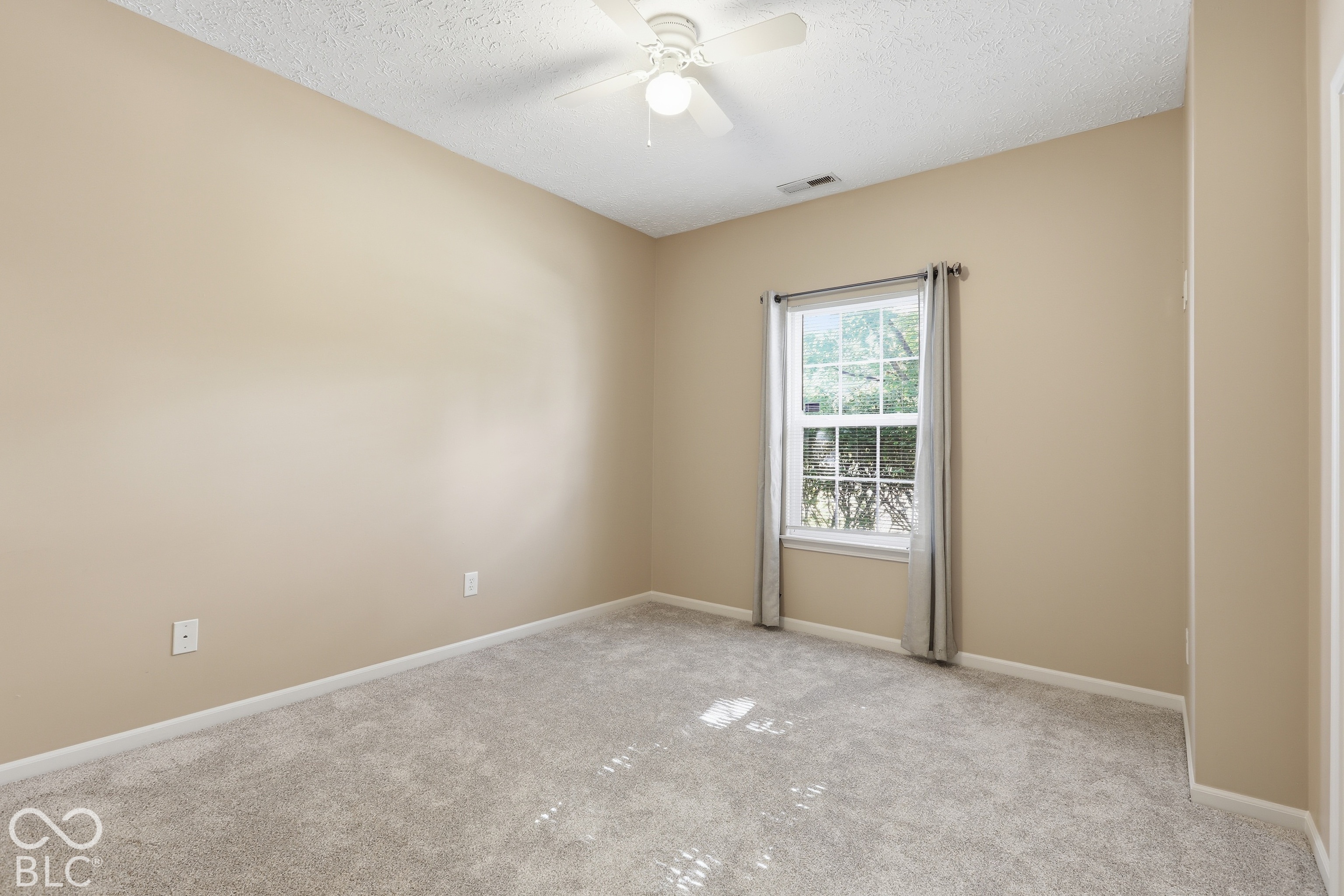 5922 Mosaic Place, Indianapolis, IN, 46221 photo 5 of 37