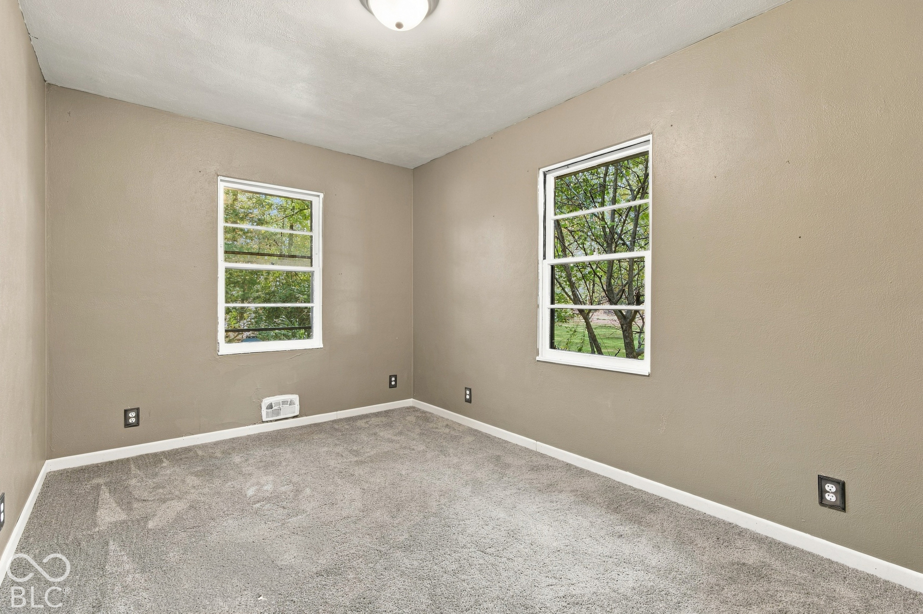 3045 W 69th Street, Indianapolis, IN, 46268 photo 5 of 33