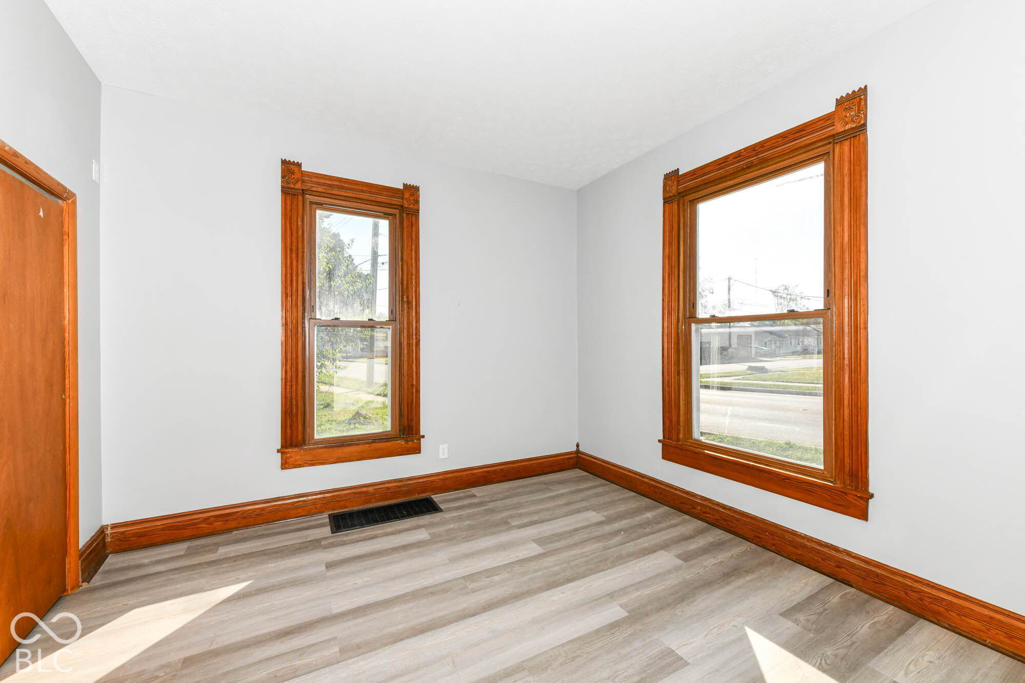 1202 S Harrison Street, Shelbyville, IN, 46176 photo 5 of 41