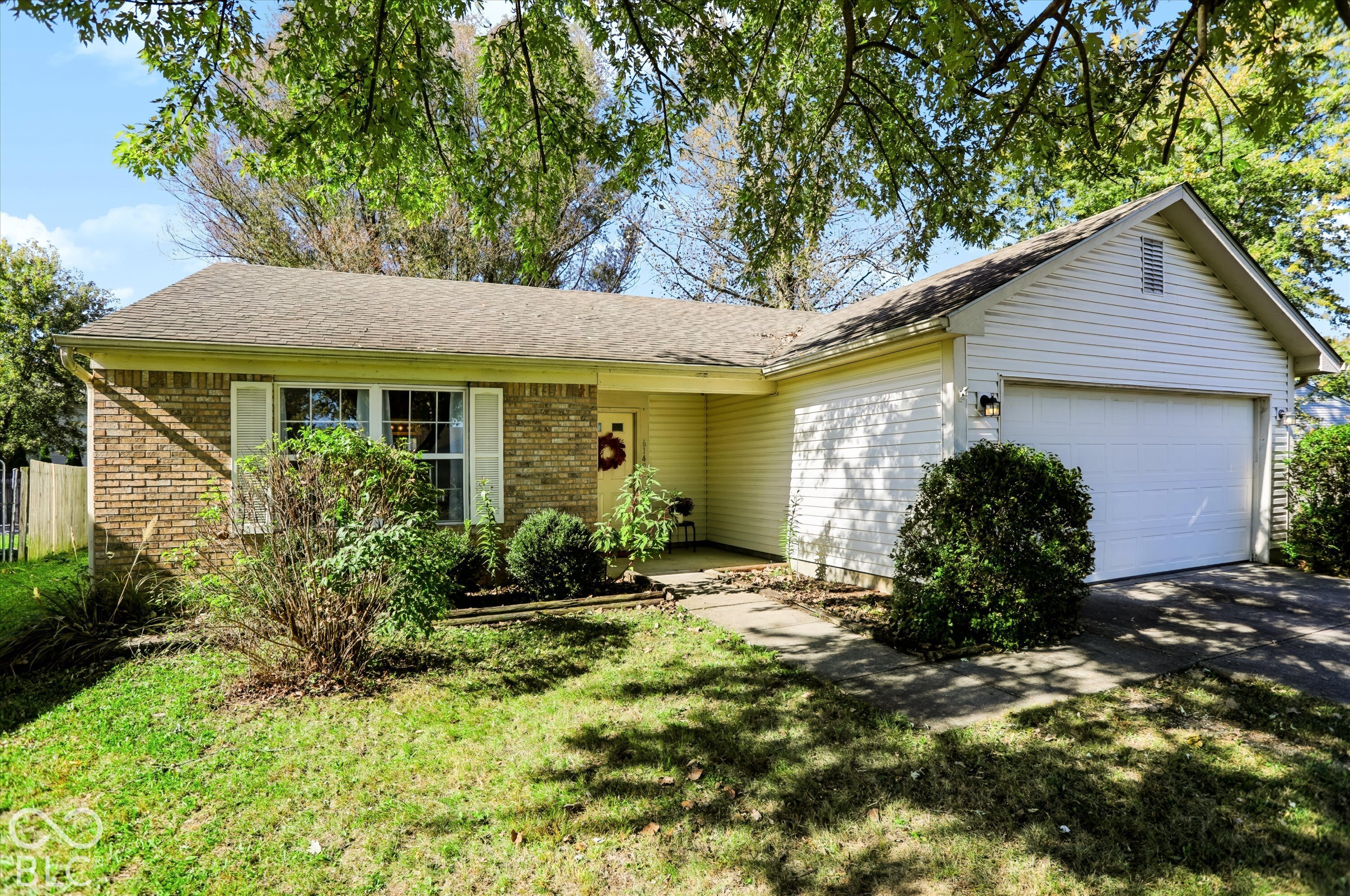 6148 Long River Lane, Indianapolis, IN, 46221 photo 5 of 34