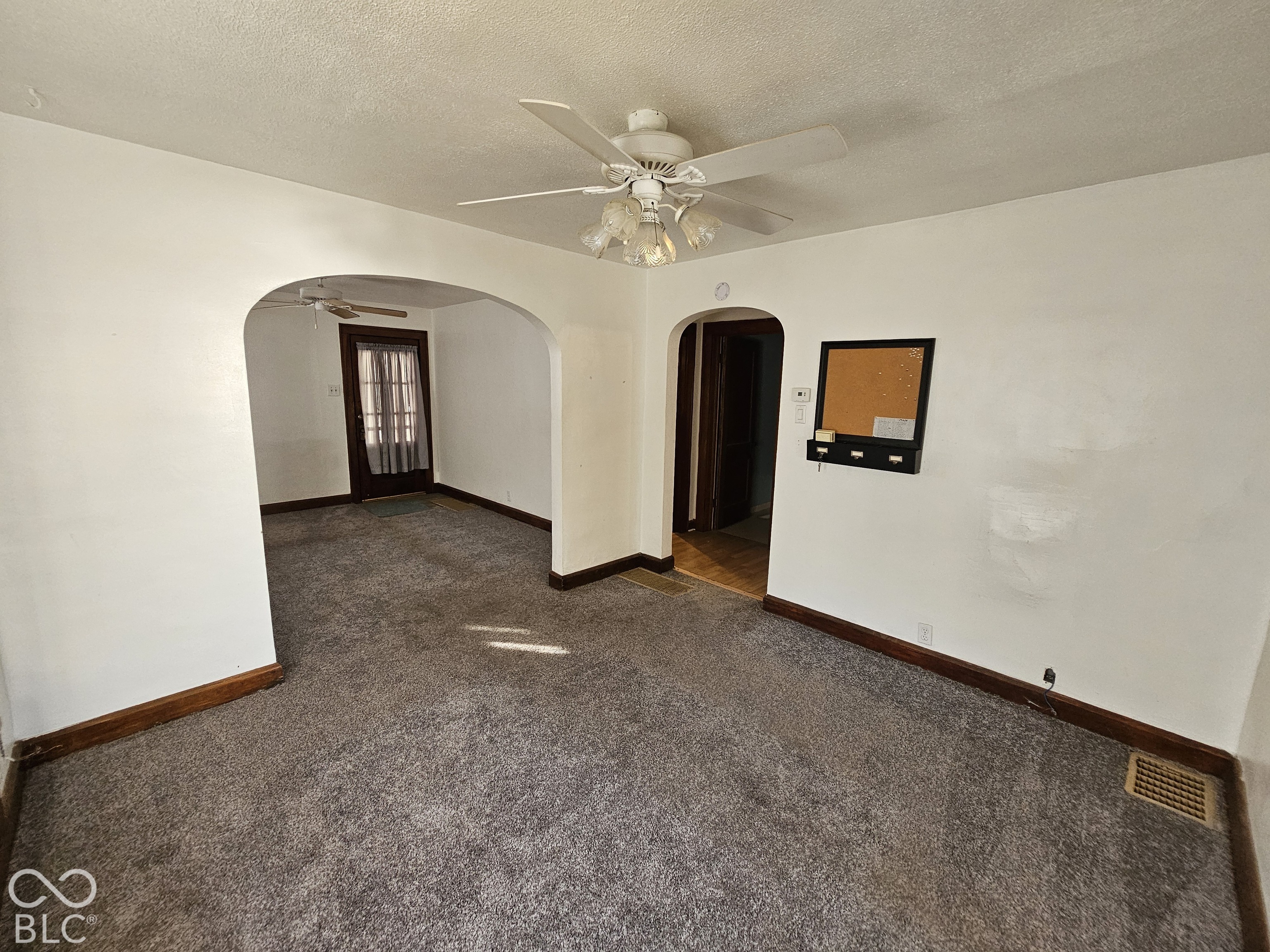 1049 S Pershing Avenue, Indianapolis, IN, 46221 photo 5 of 21