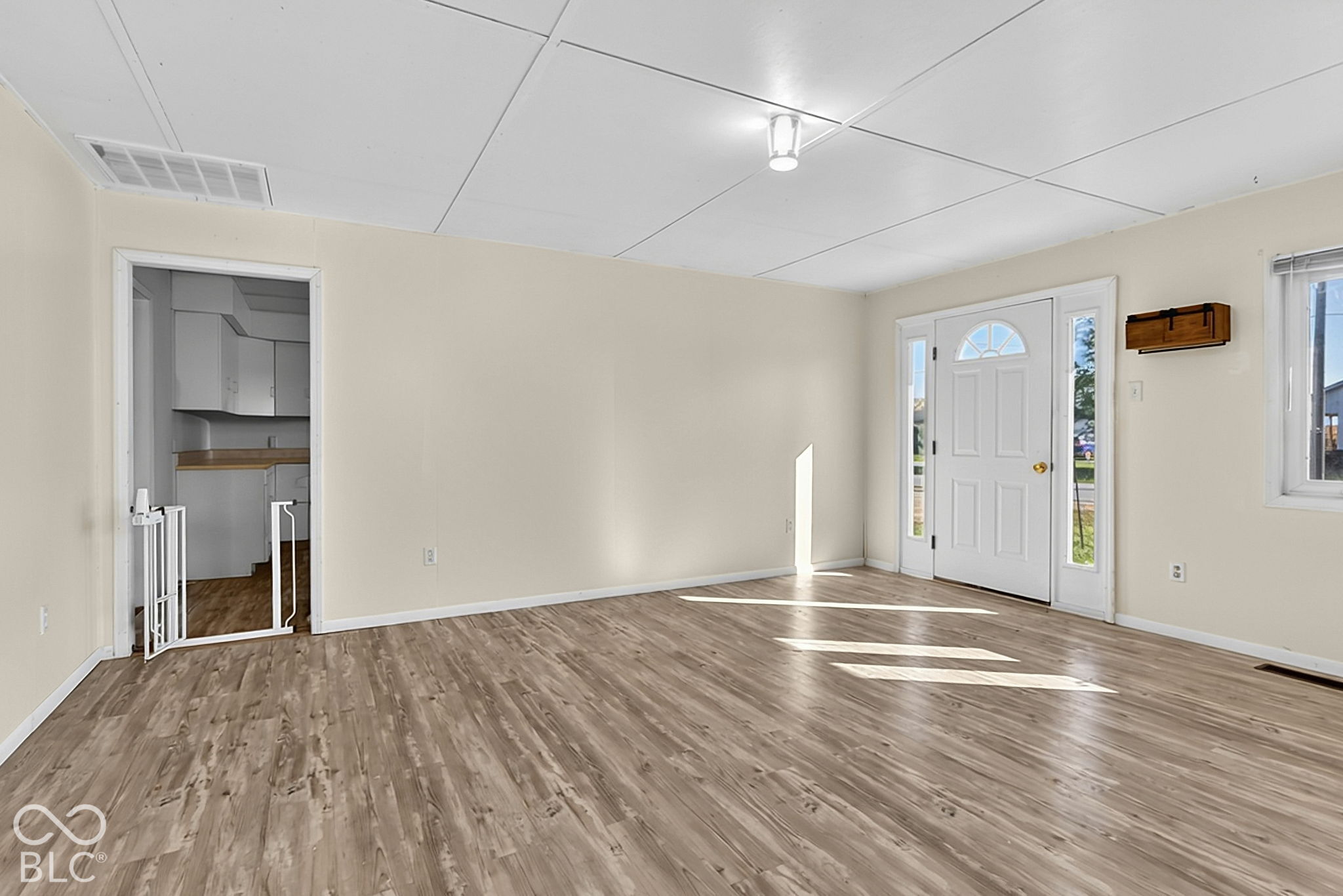 220 S D Street, Elwood, IN, 46036 photo 5 of 37