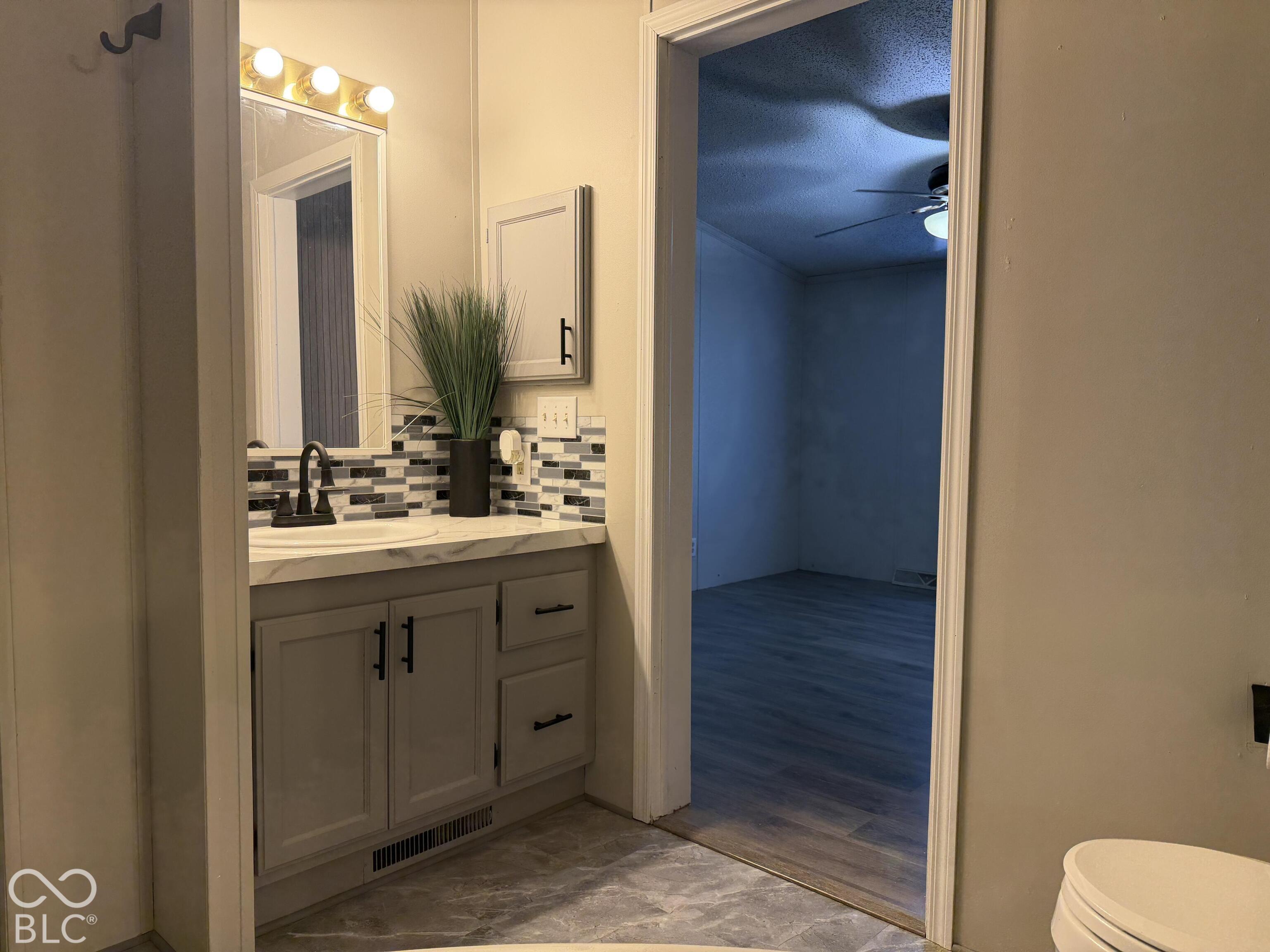 707 S Logan Street, Cayuga, IN, 47928 photo 5 of 21