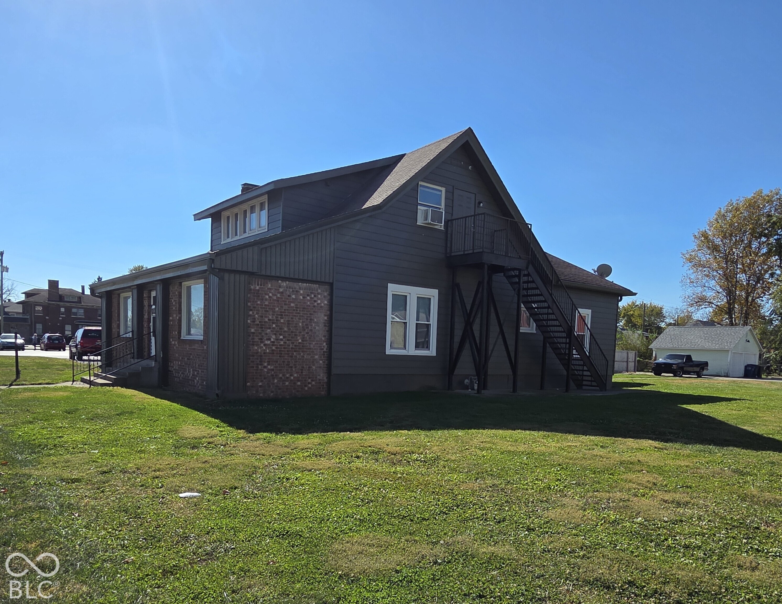 611 S Harrison Street, Shelbyville, IN, 46176 photo 5 of 32