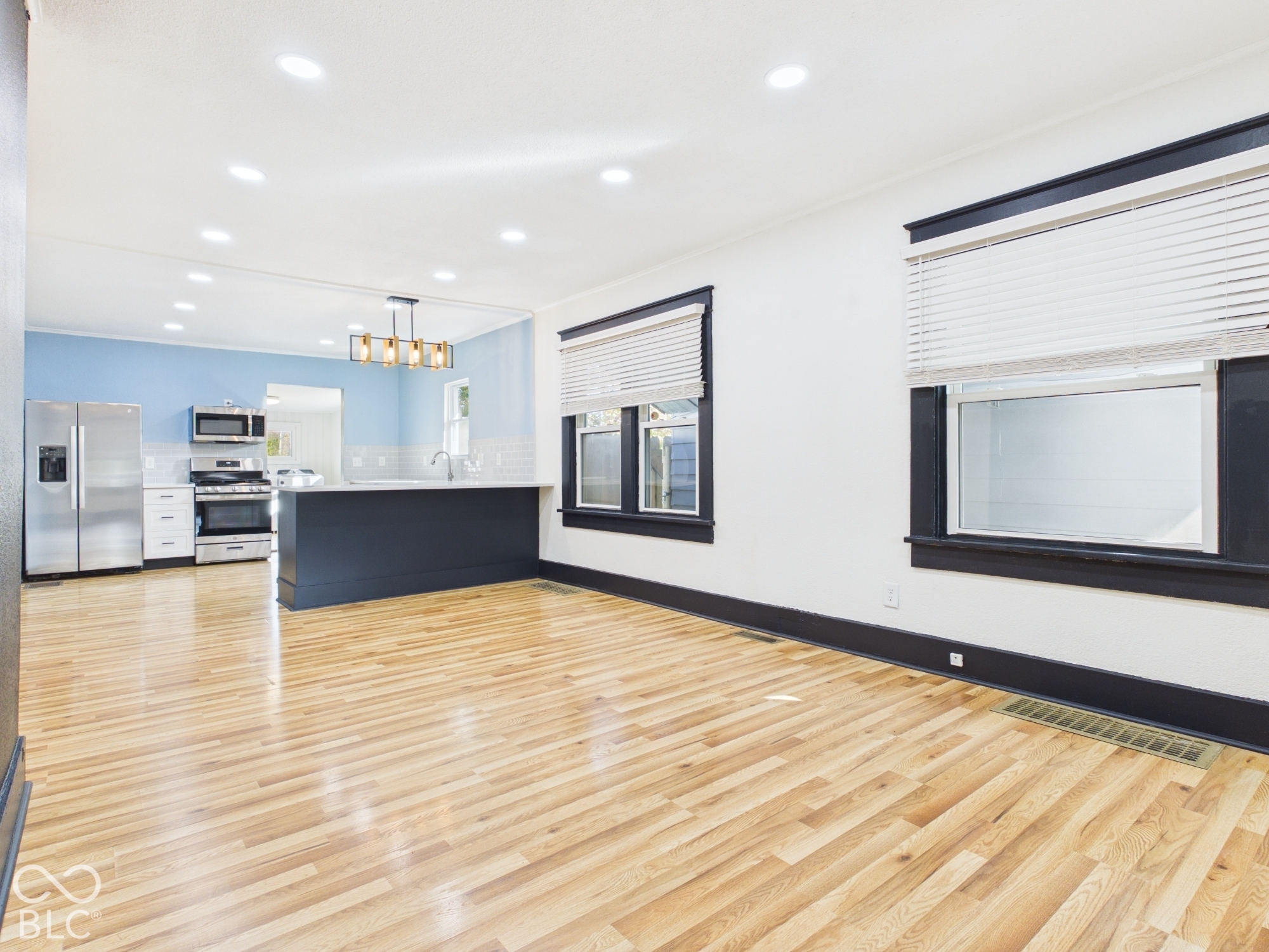 230 W Vinyard Street, Anderson, IN, 46012 photo 5 of 23