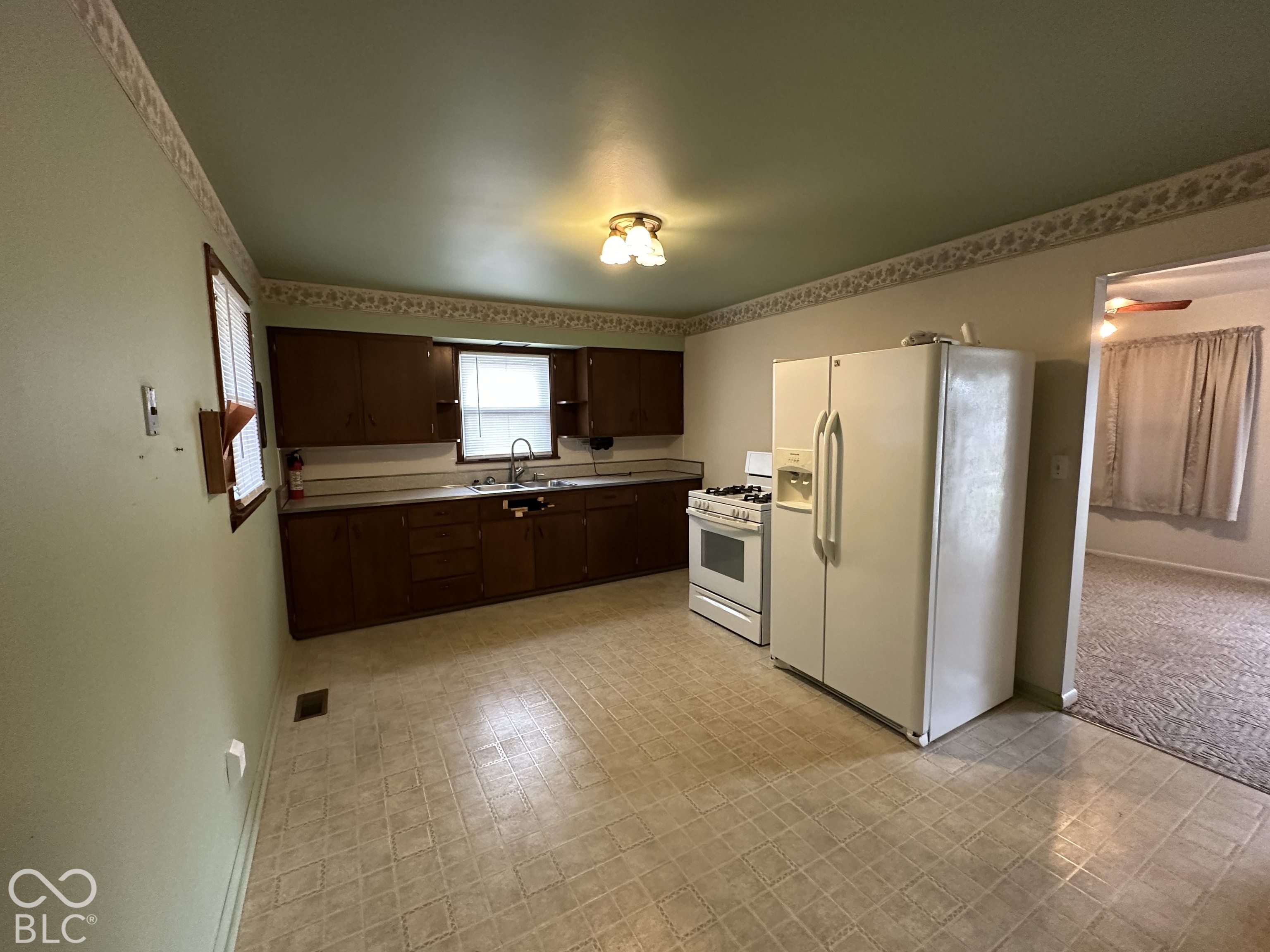 860 E Gray Street, Martinsville, IN, 46151 photo 5 of 35